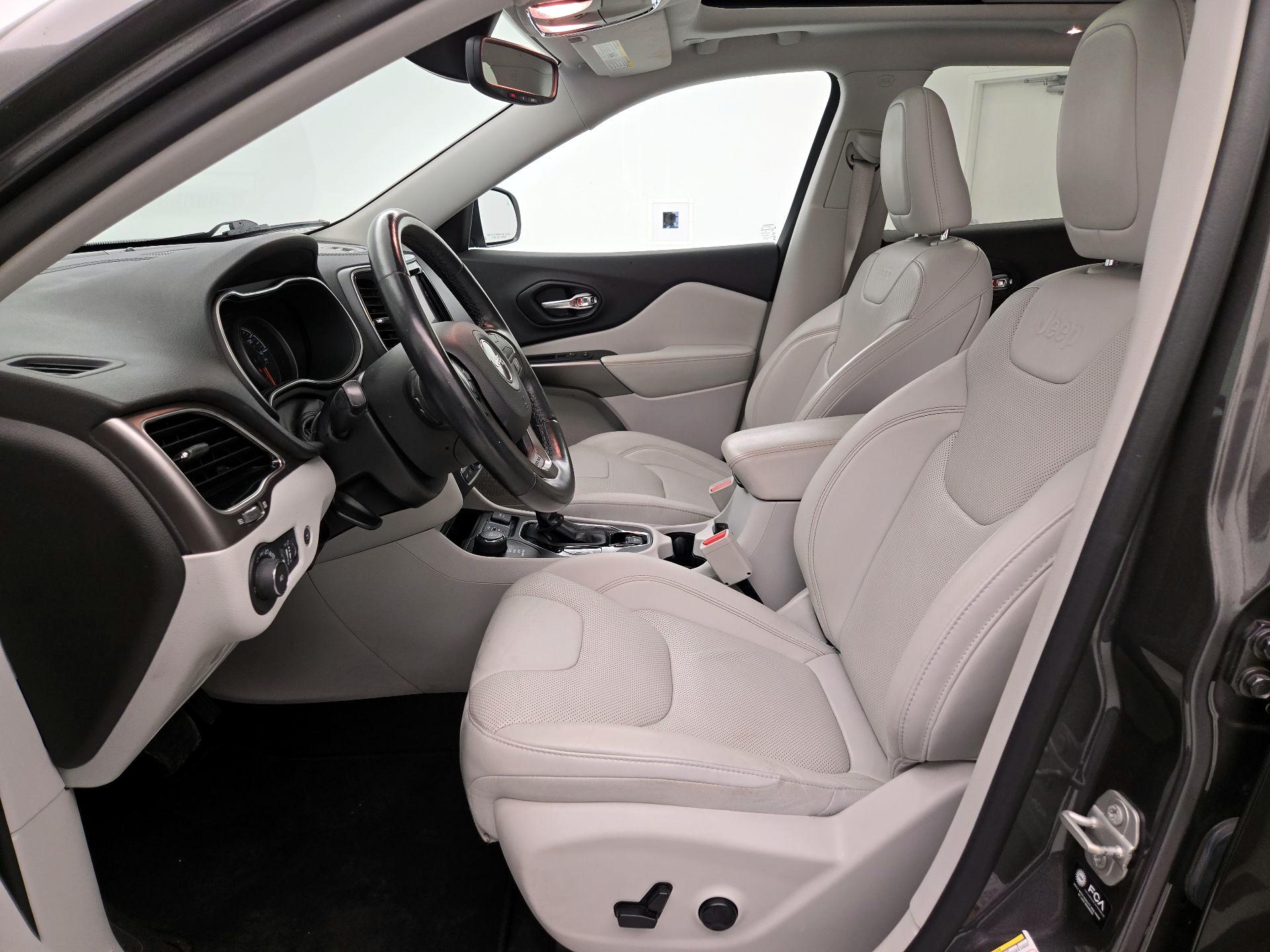 Thumbnail: 2021 Jeep Cherokee - 11