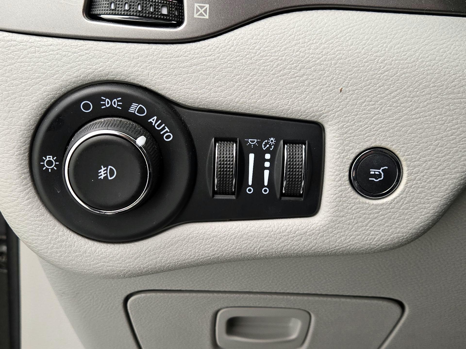 Thumbnail: 2021 Jeep Cherokee - 13