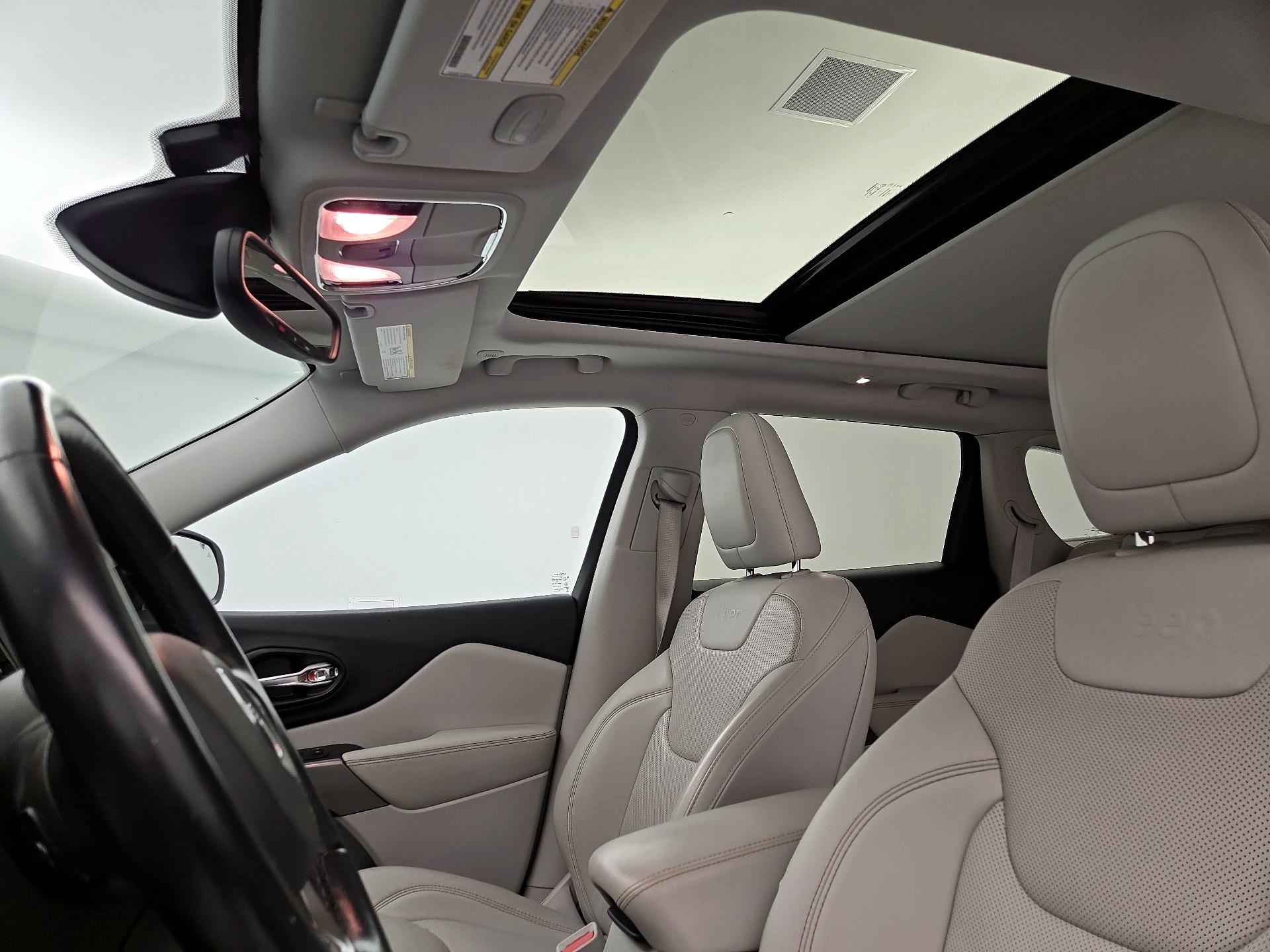 Thumbnail: 2021 Jeep Cherokee - 20