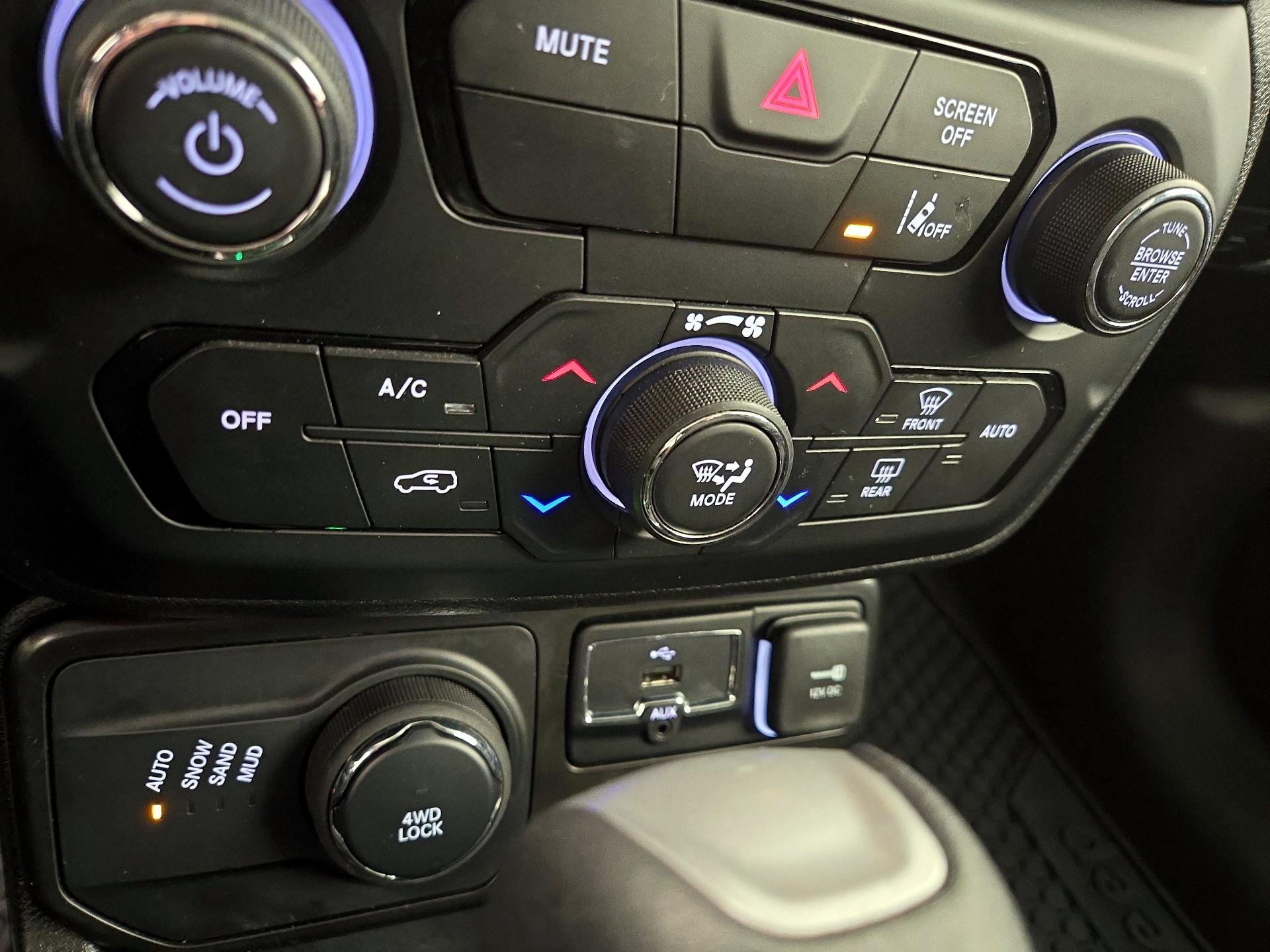 Thumbnail: 2023 Jeep Renegade - 17