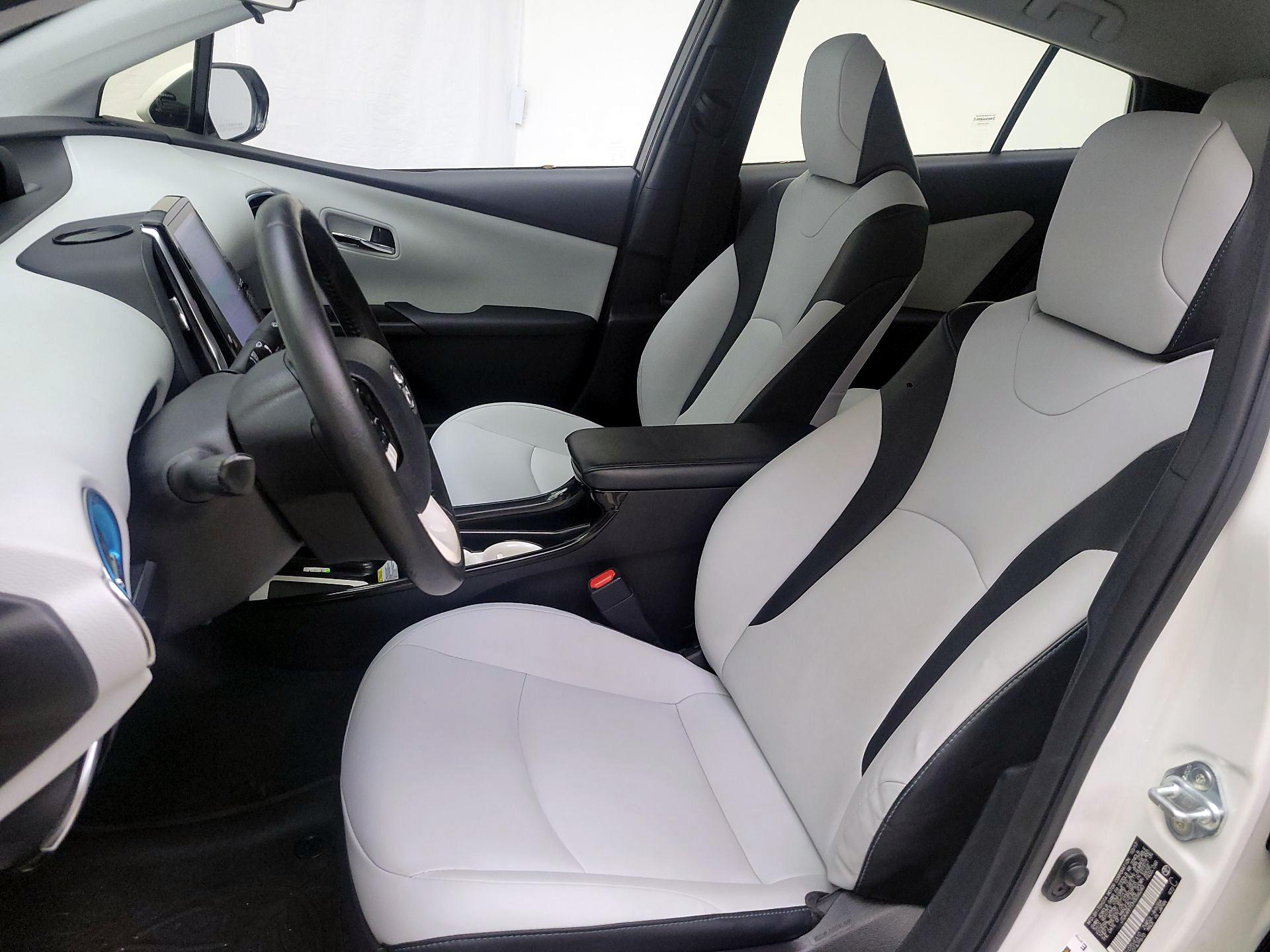 Thumbnail: 2017 Toyota Prius Prime - 11