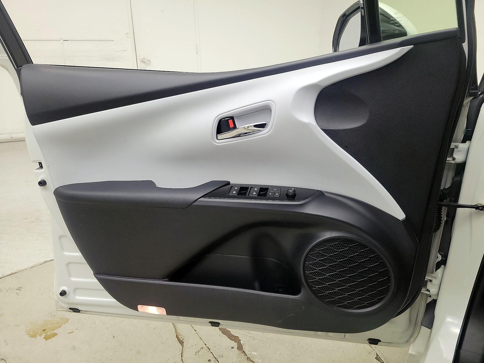 Thumbnail: 2017 Toyota Prius Prime - 12