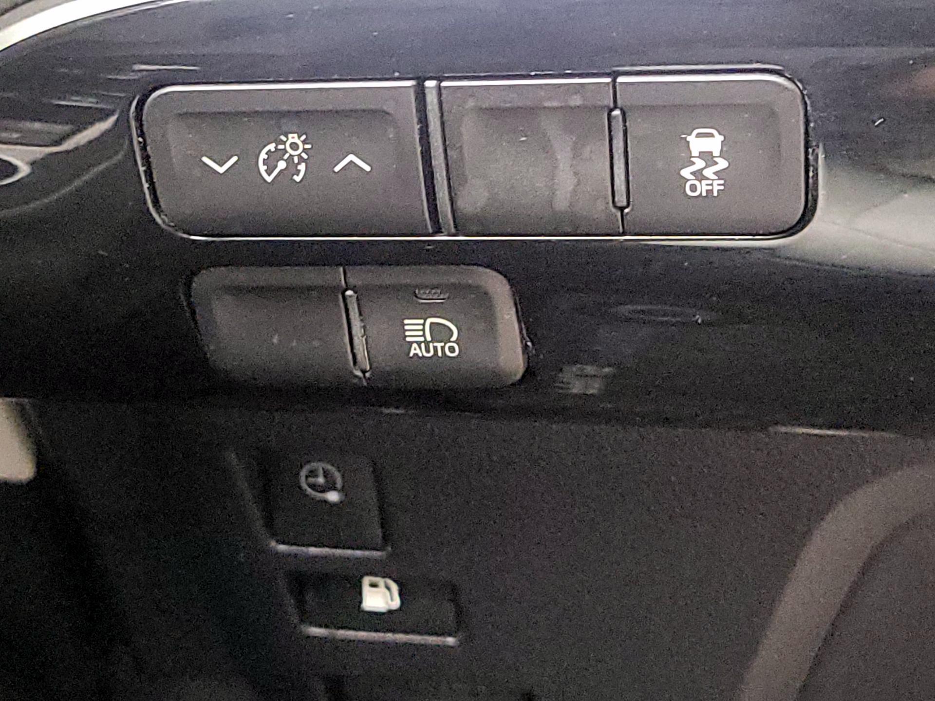 Thumbnail: 2017 Toyota Prius Prime - 13