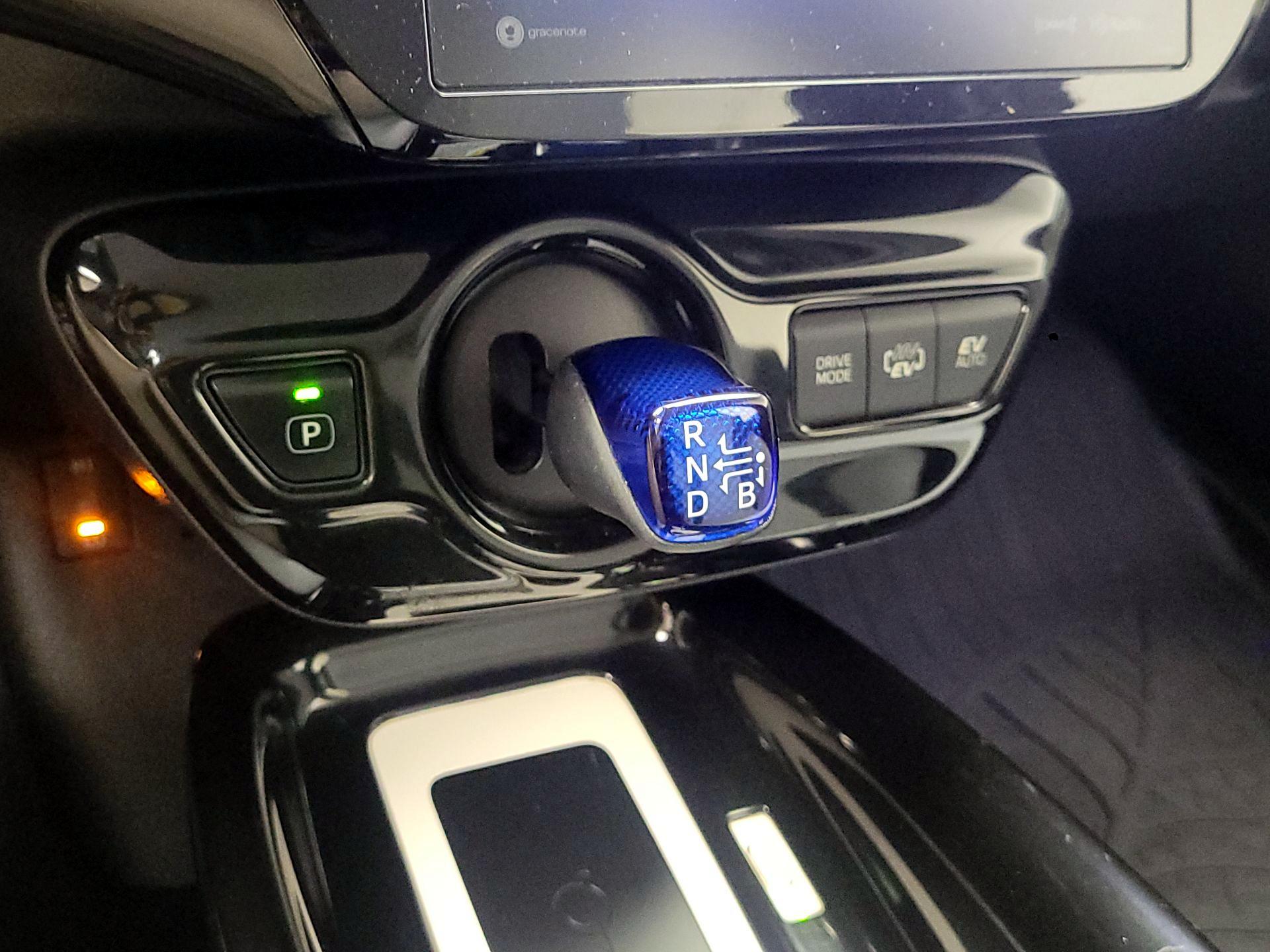 Thumbnail: 2017 Toyota Prius Prime - 18