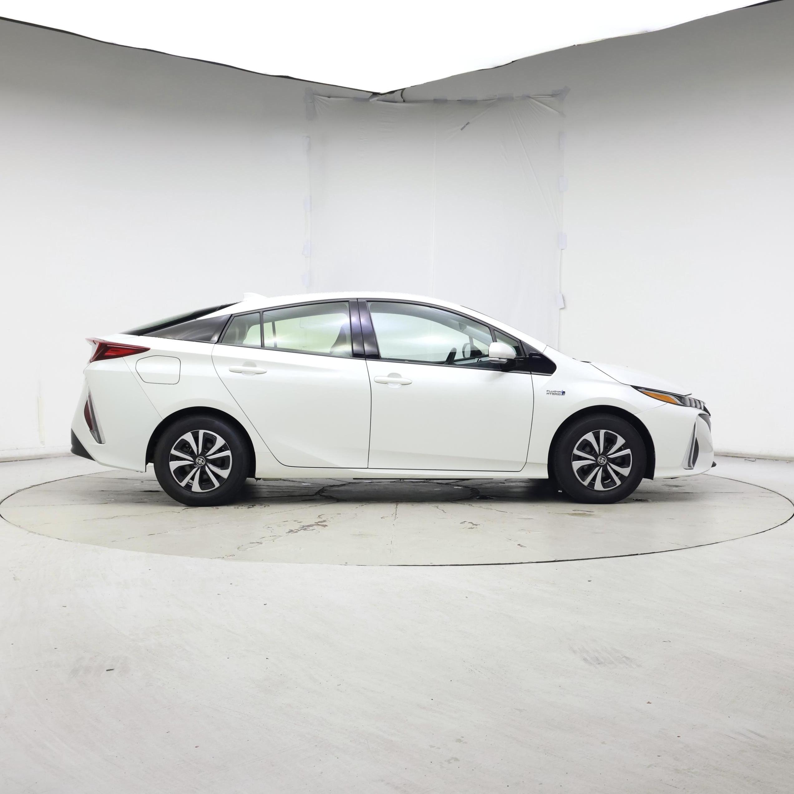 Thumbnail: 2017 Toyota Prius Prime - 7