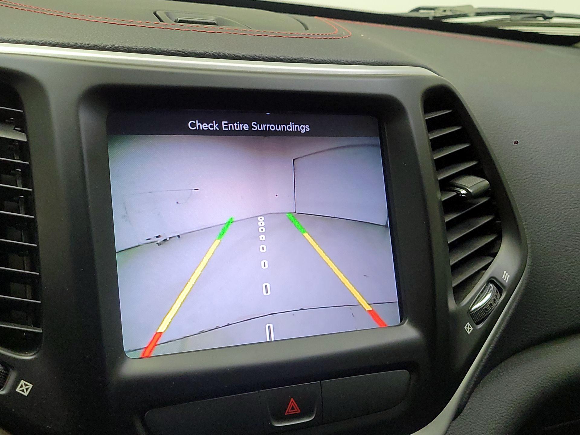 Thumbnail: 2015 Jeep Cherokee - 15