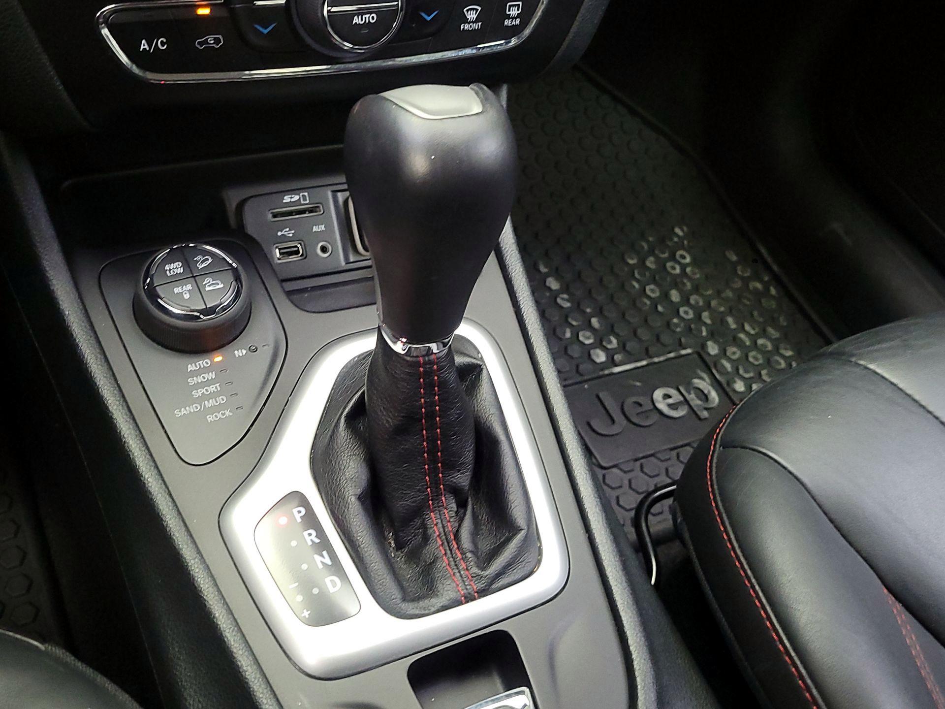 Thumbnail: 2015 Jeep Cherokee - 18