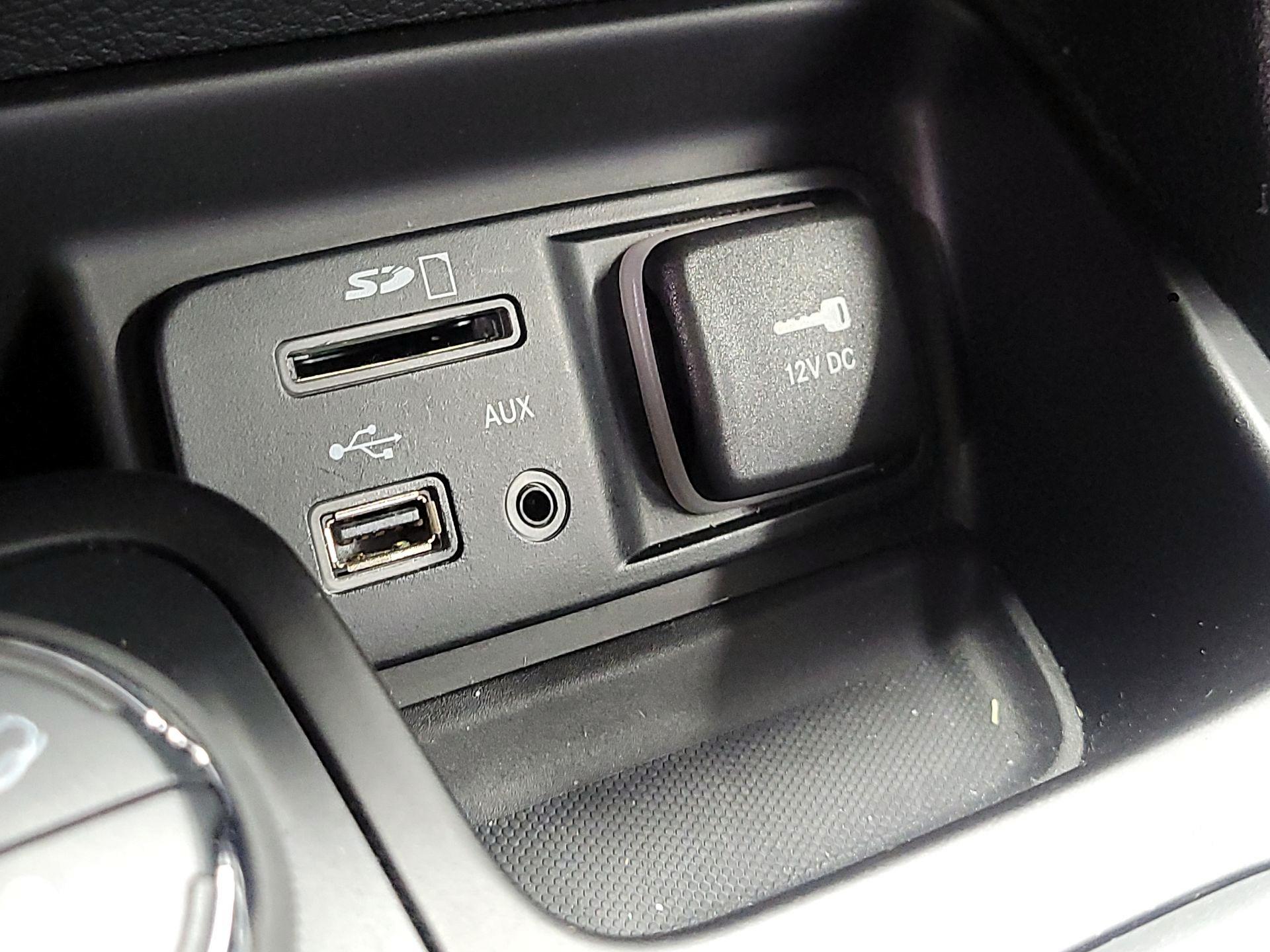 Thumbnail: 2015 Jeep Cherokee - 19