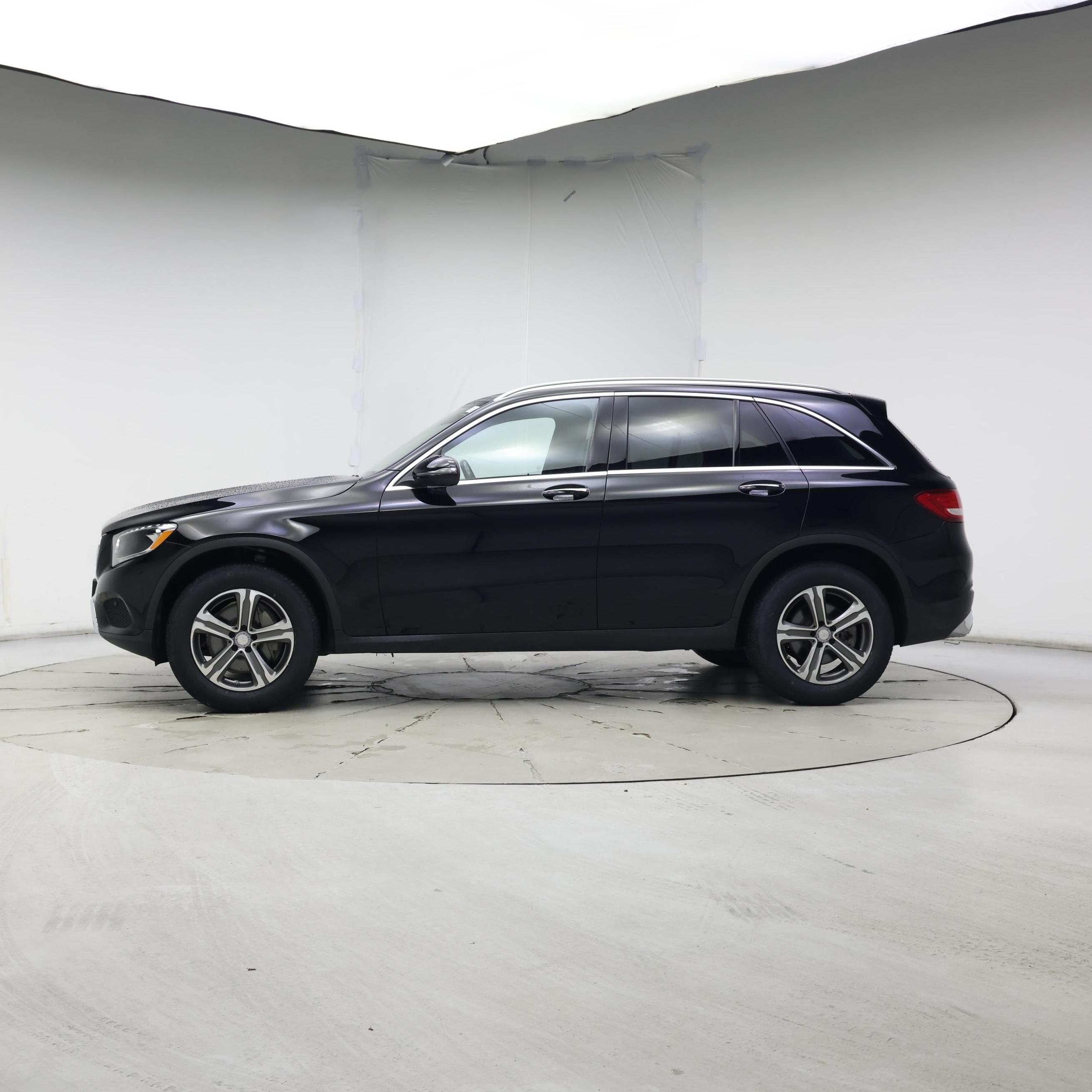 Thumbnail: 2017 Mercedes-Benz GLC - 3