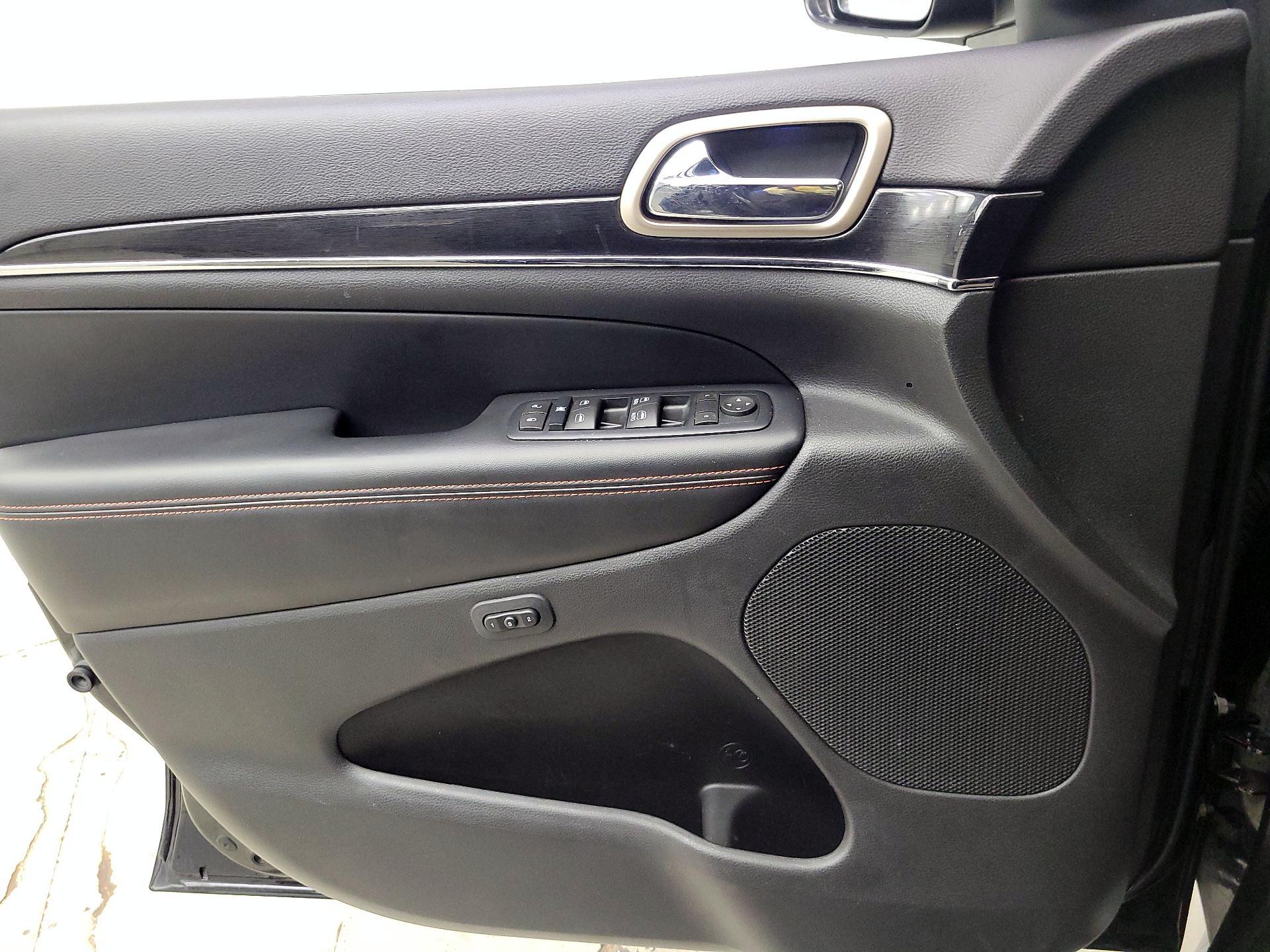 Thumbnail: 2016 Jeep Grand Cherokee - 12