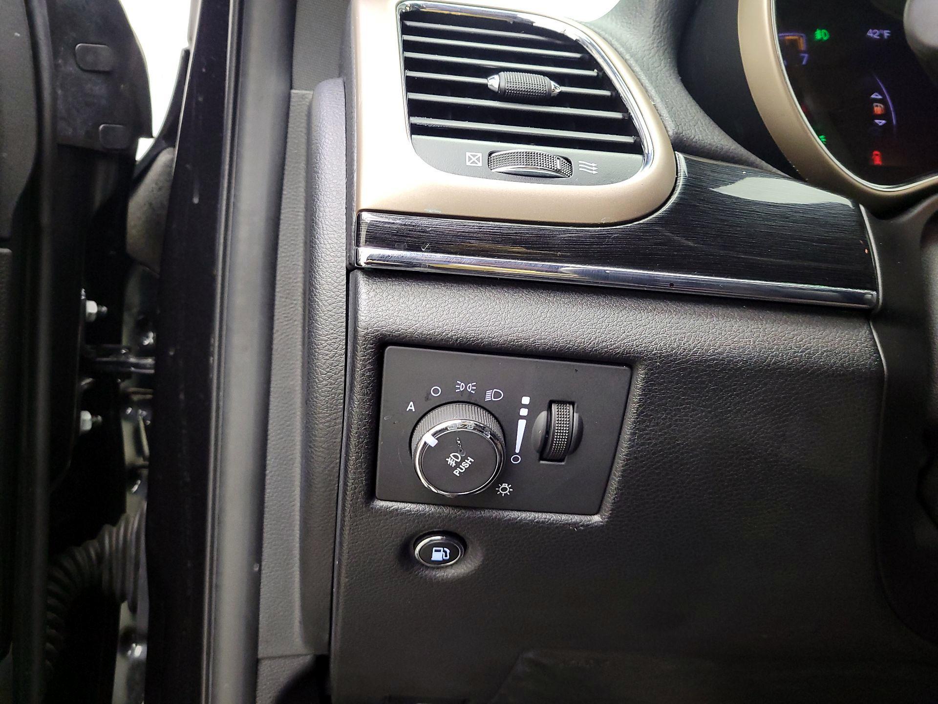 Thumbnail: 2016 Jeep Grand Cherokee - 13