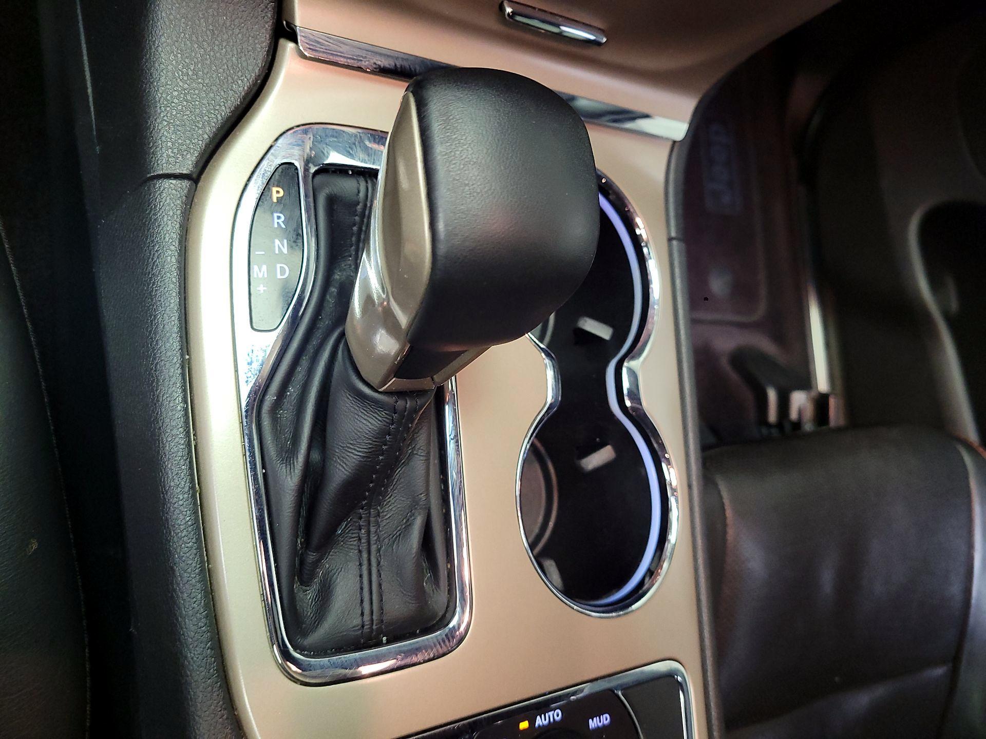 Thumbnail: 2016 Jeep Grand Cherokee - 17