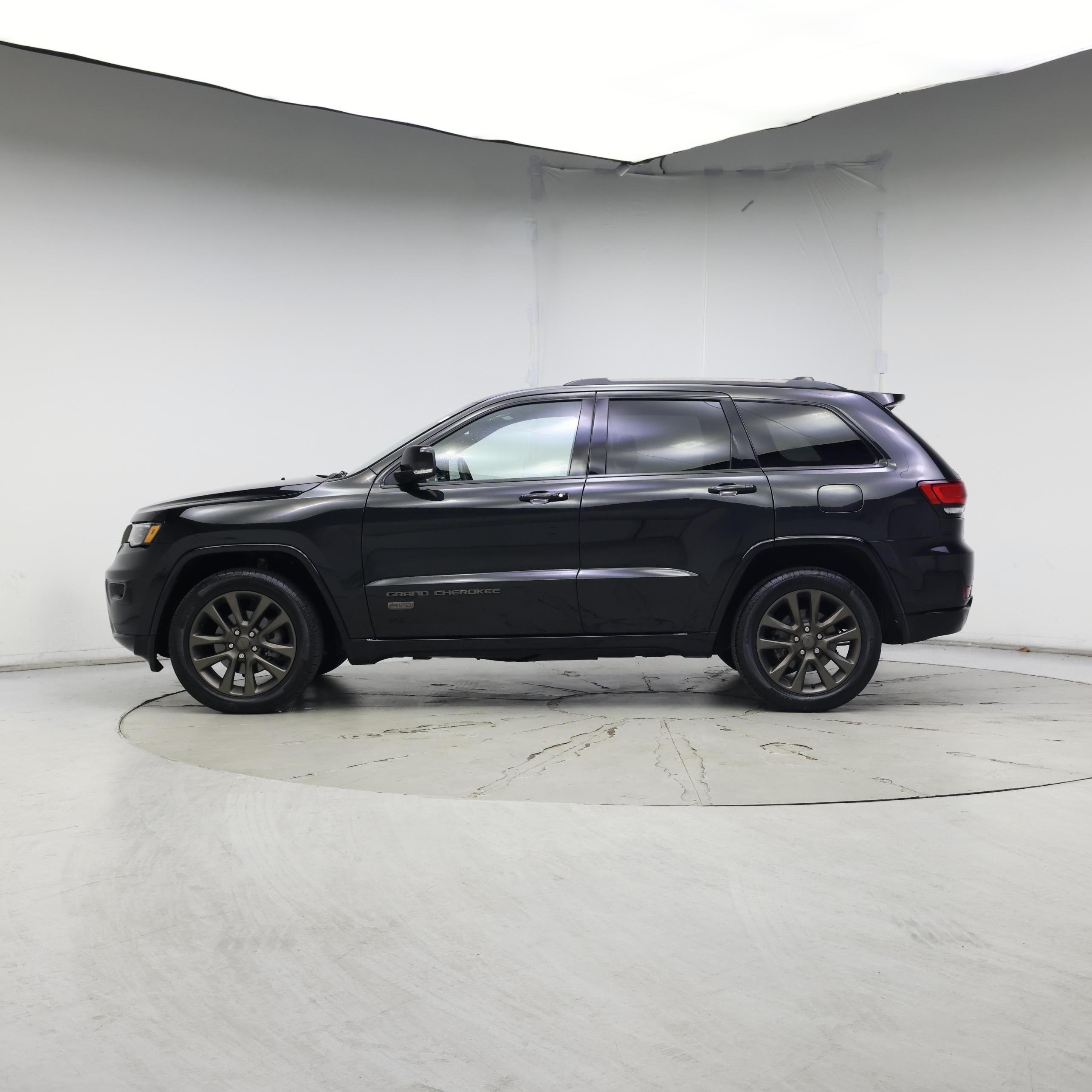 Thumbnail: 2016 Jeep Grand Cherokee - 3