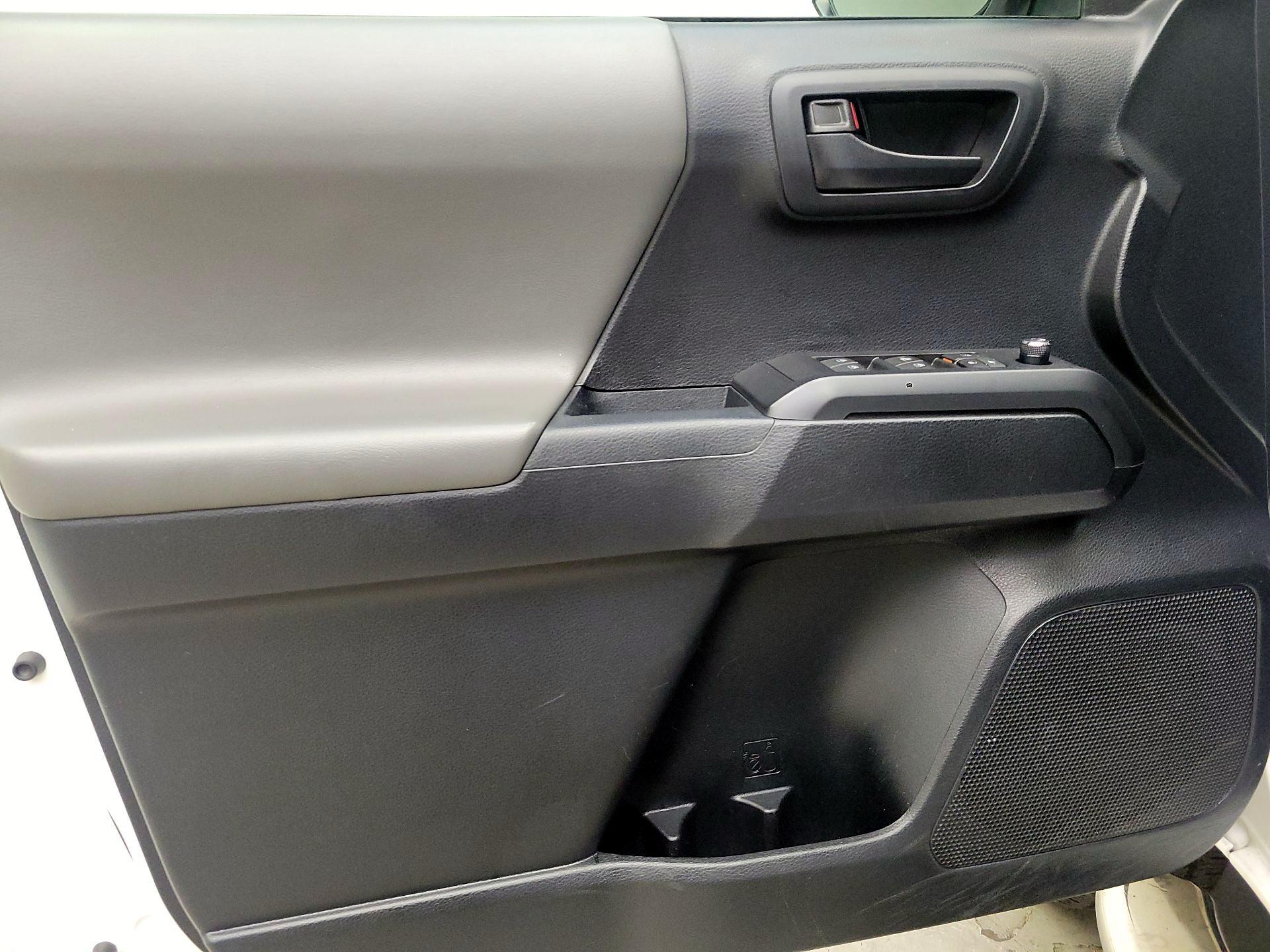 Thumbnail: 2018 Toyota Tacoma - 12