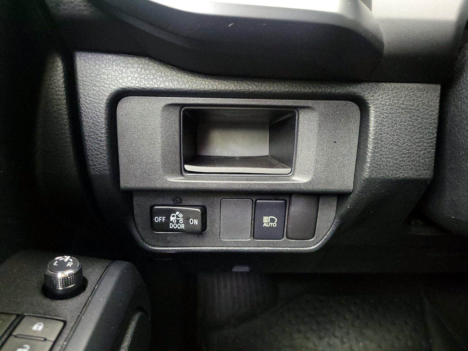 Thumbnail: 2018 Toyota Tacoma - 13