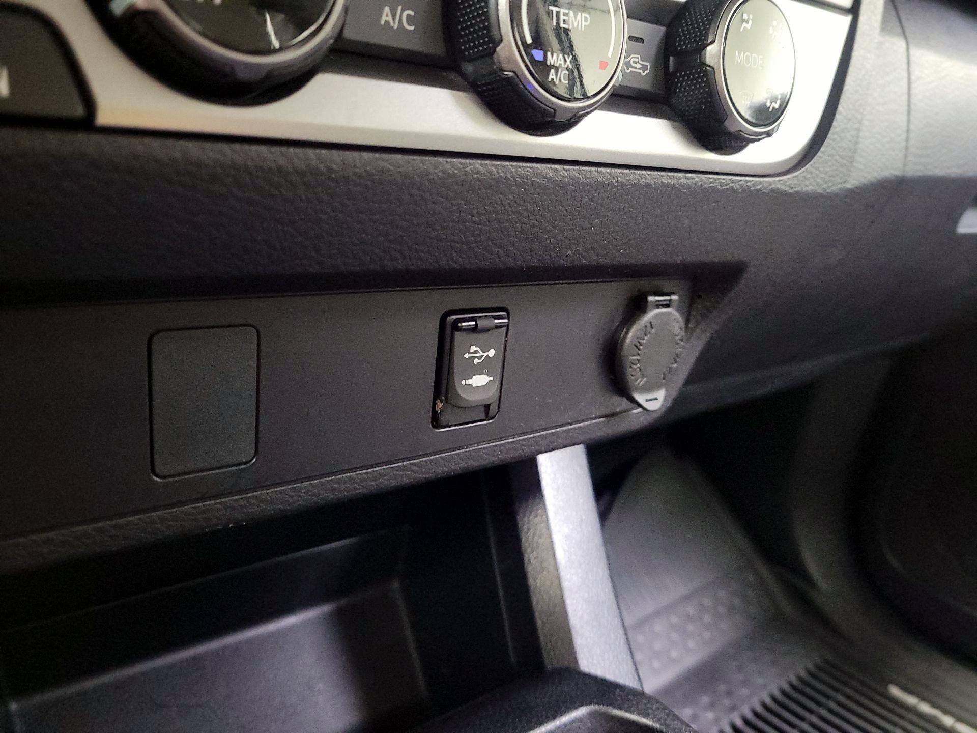 Thumbnail: 2018 Toyota Tacoma - 18