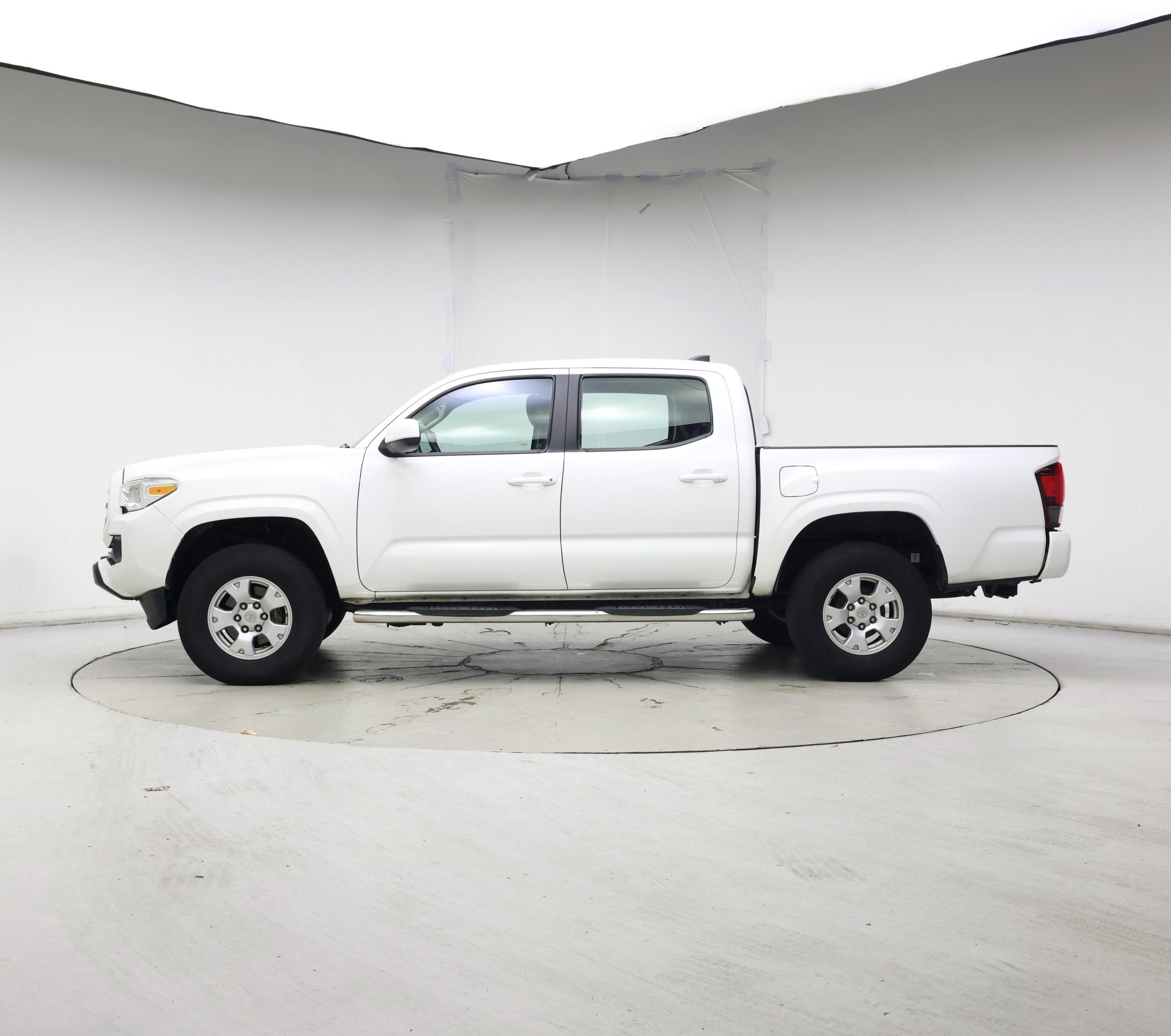 Thumbnail: 2018 Toyota Tacoma - 3