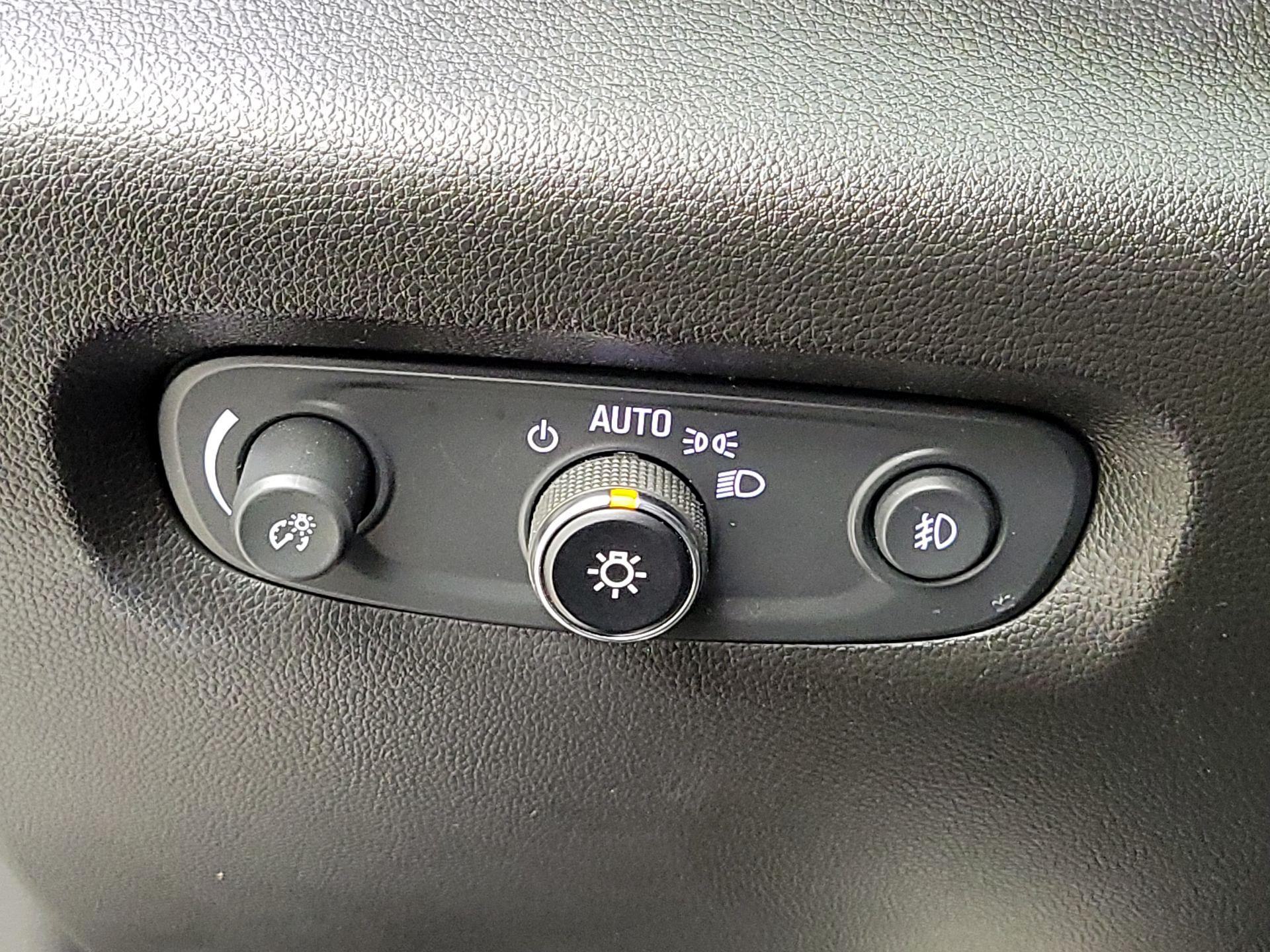 Thumbnail: 2021 Chevrolet Traverse - 13