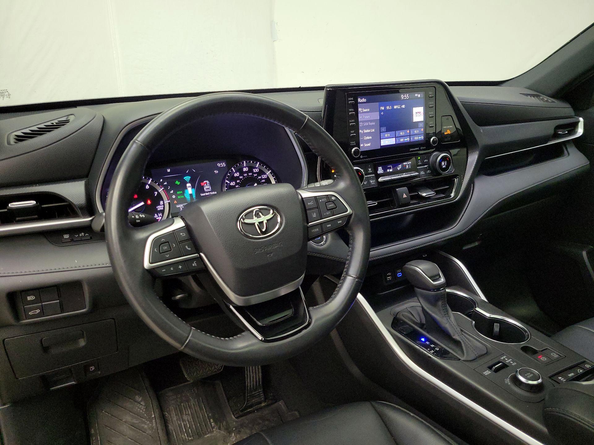 Thumbnail: 2022 Toyota Highlander - 9