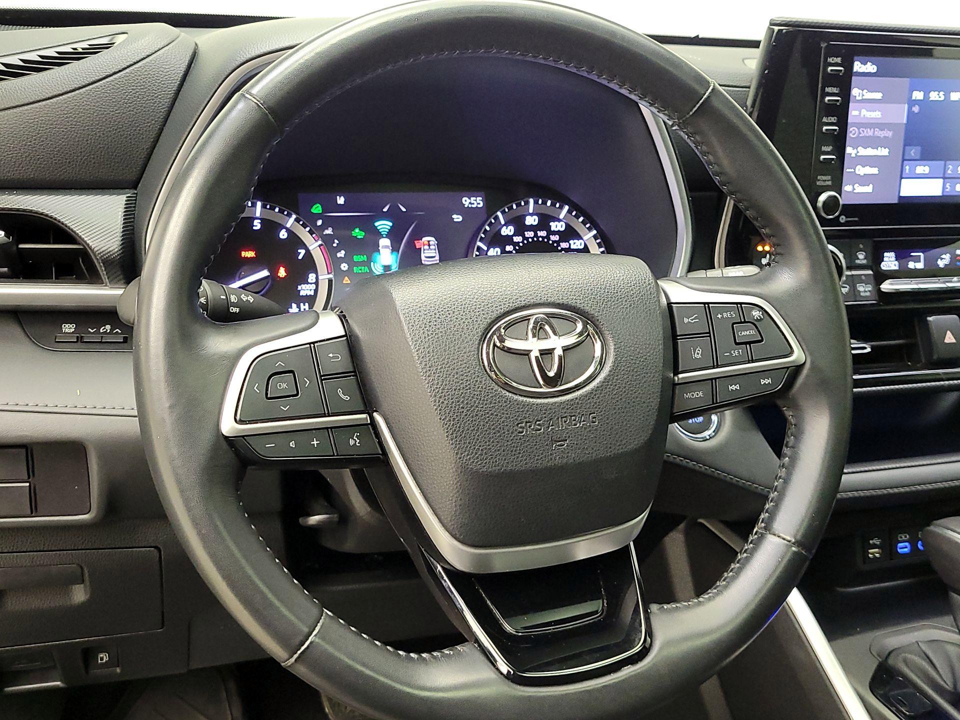 Thumbnail: 2022 Toyota Highlander - 10