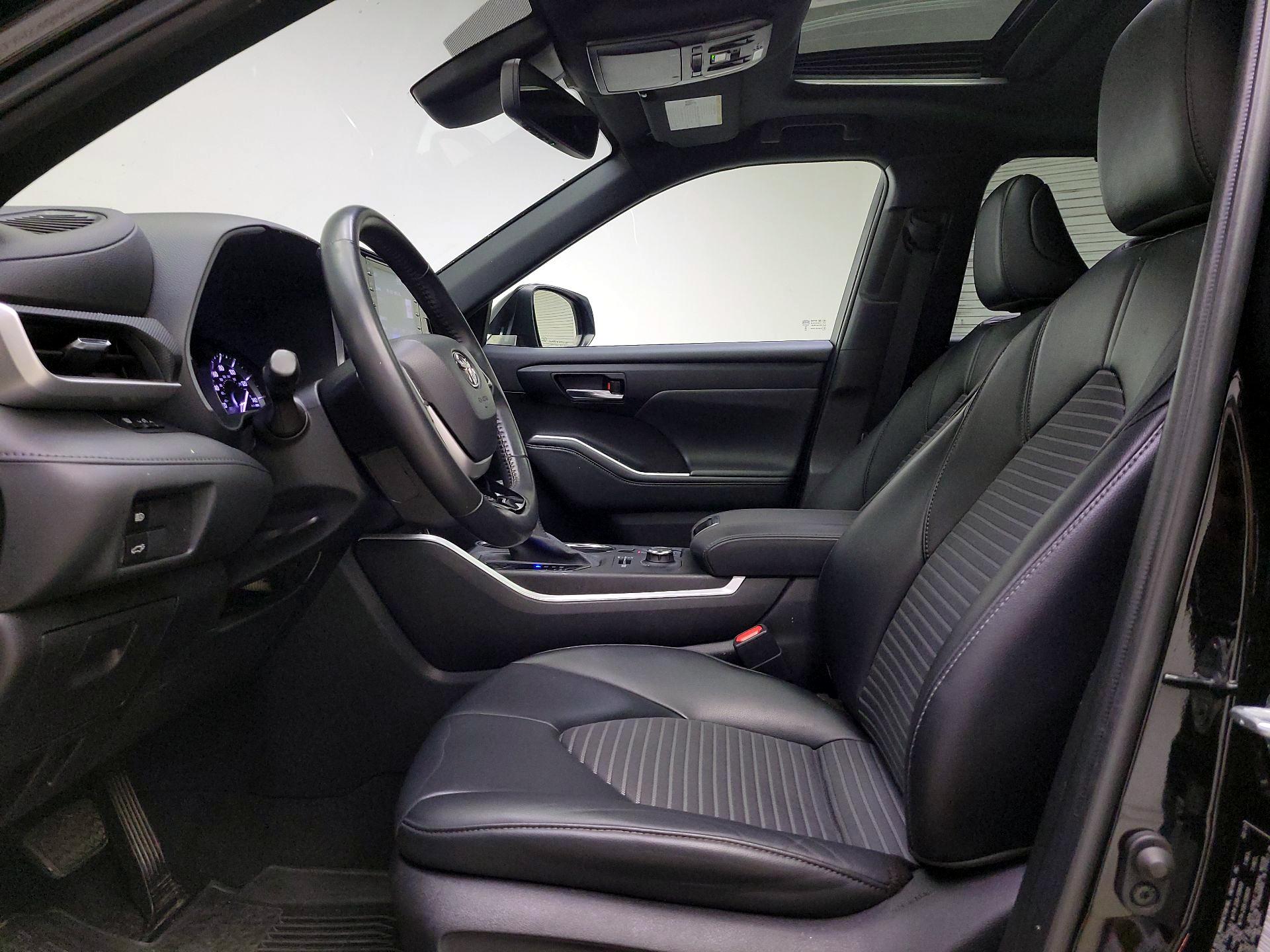 Thumbnail: 2022 Toyota Highlander - 11