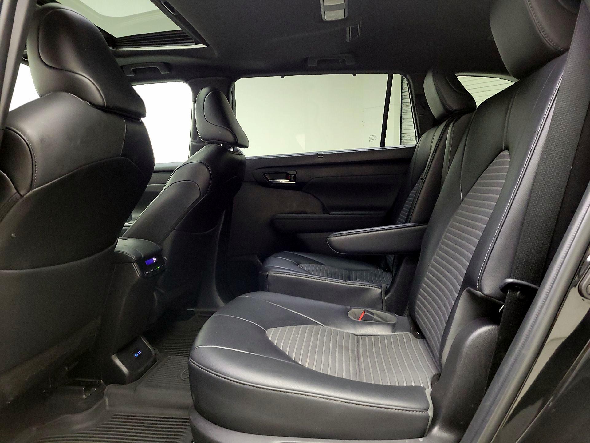 Thumbnail: 2022 Toyota Highlander - 20