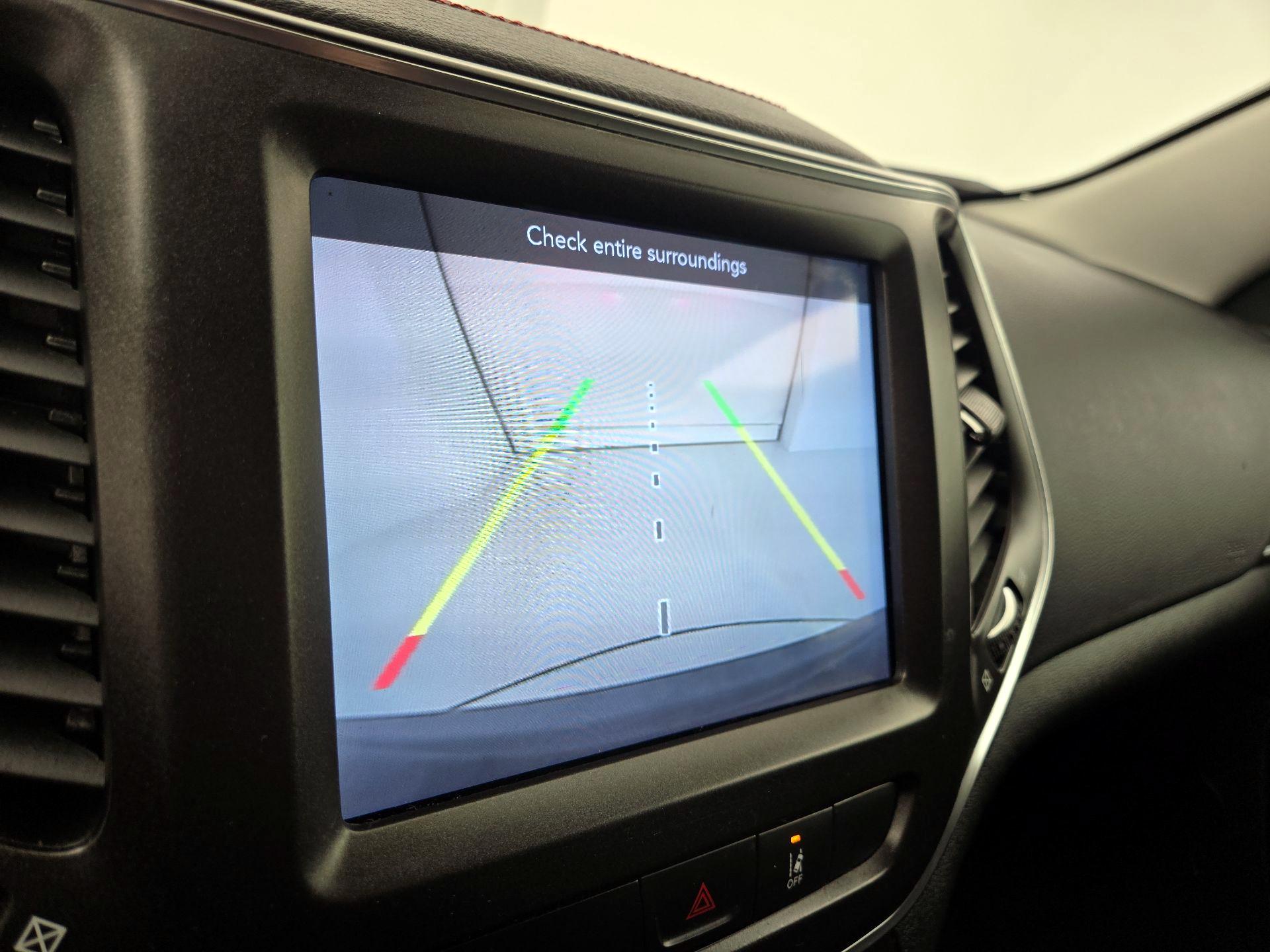 Thumbnail: 2022 Jeep Cherokee - 14