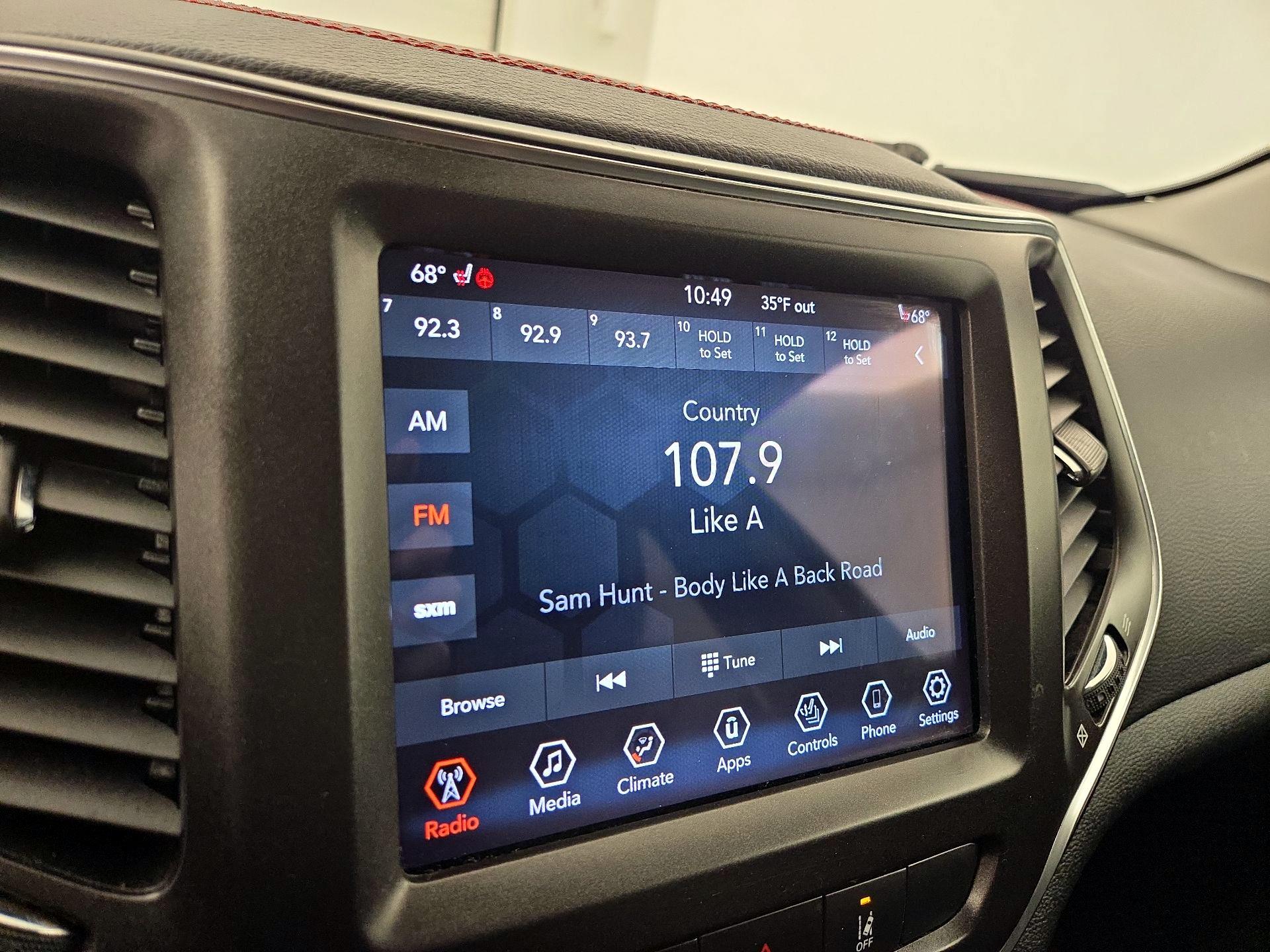 Thumbnail: 2022 Jeep Cherokee - 15