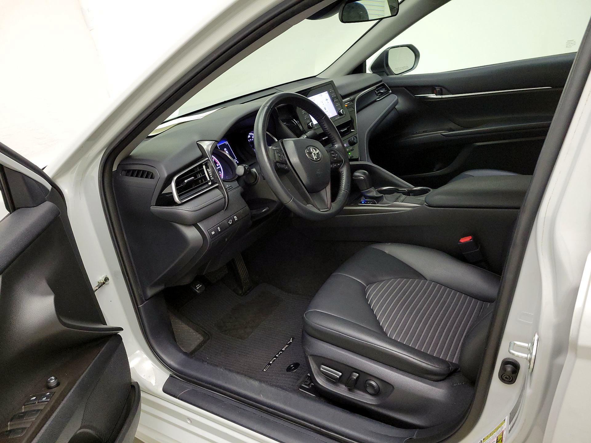 Thumbnail: 2022 Toyota Camry - 11