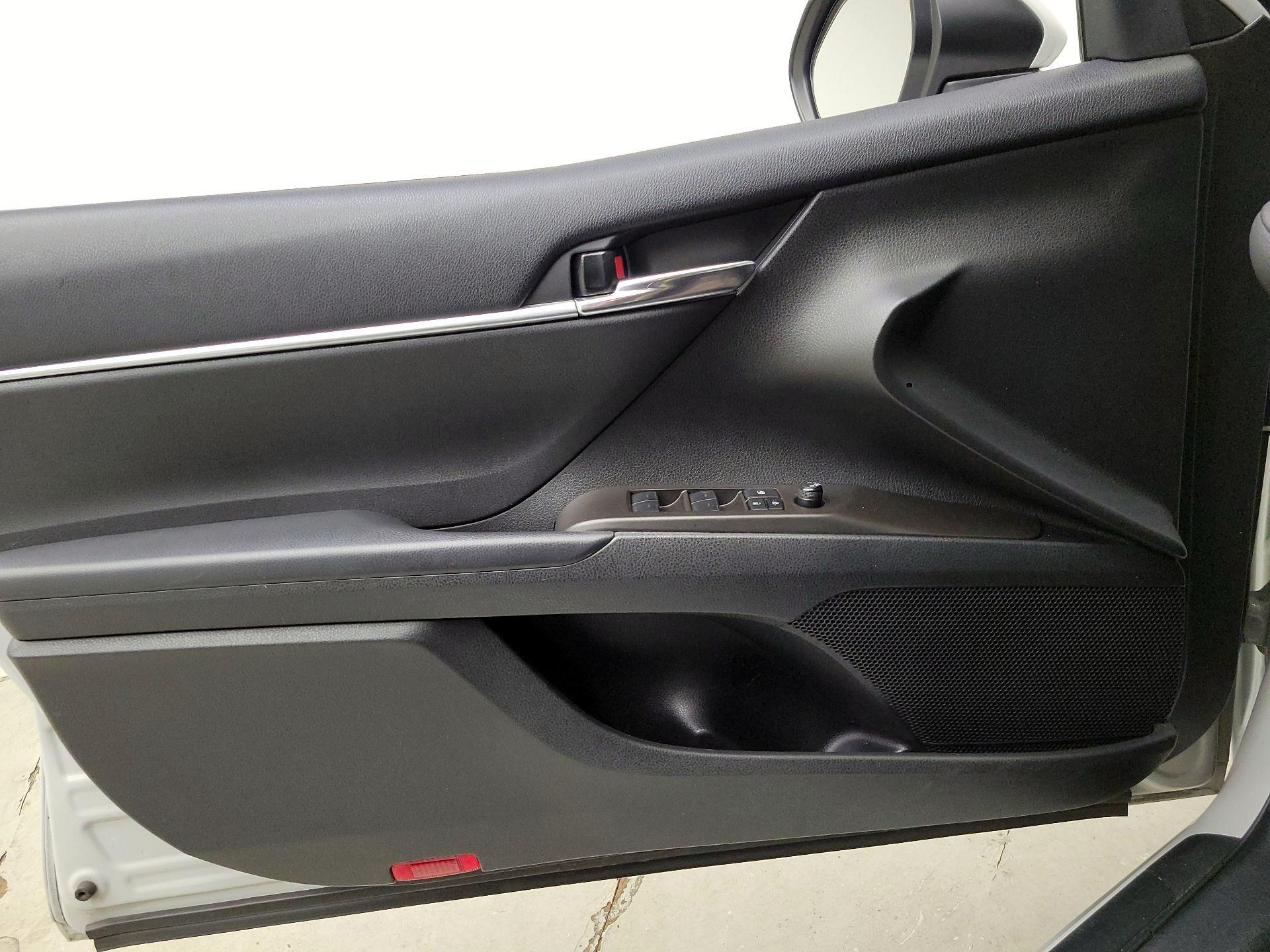 Thumbnail: 2022 Toyota Camry - 12