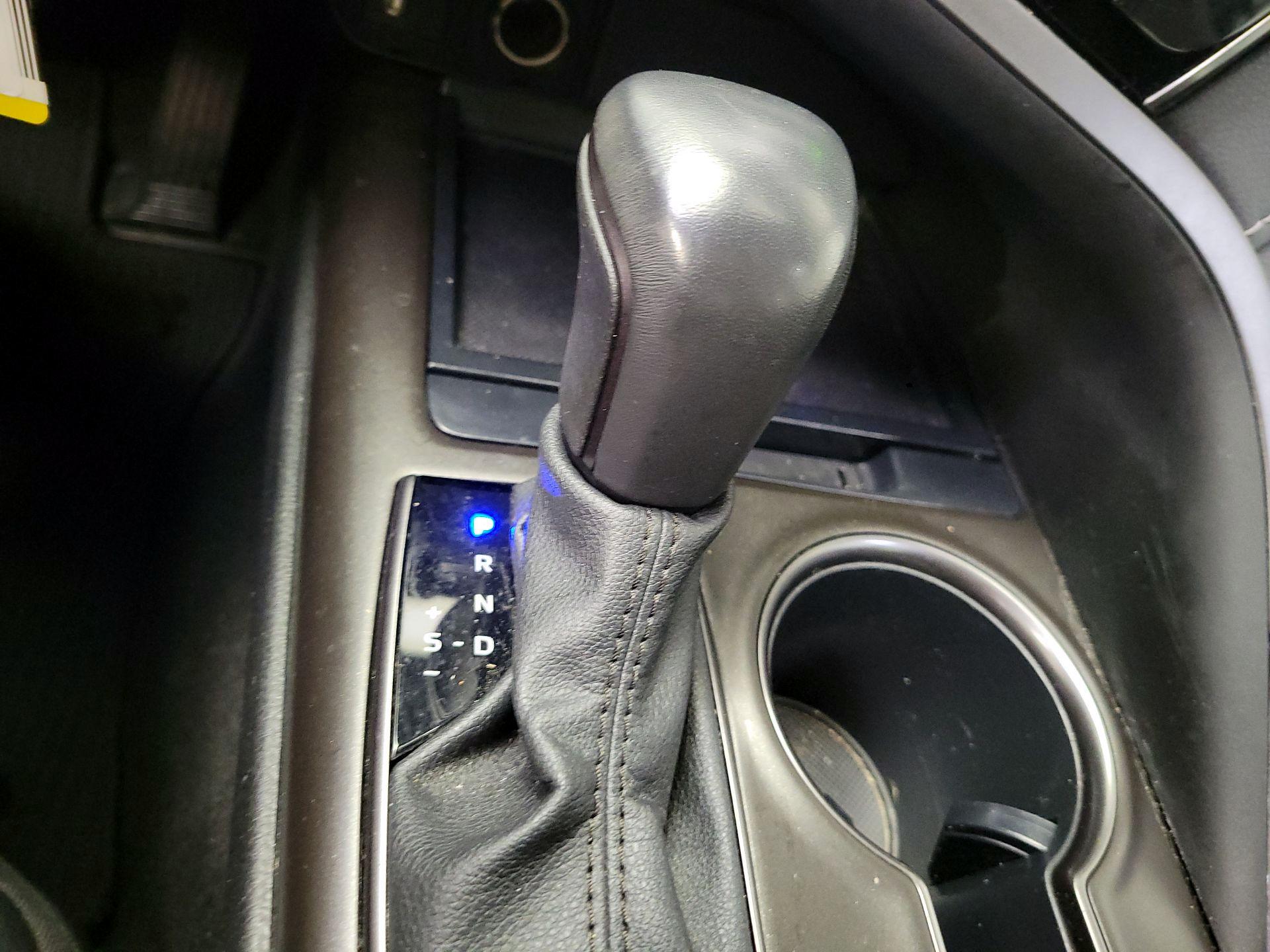 Thumbnail: 2022 Toyota Camry - 17