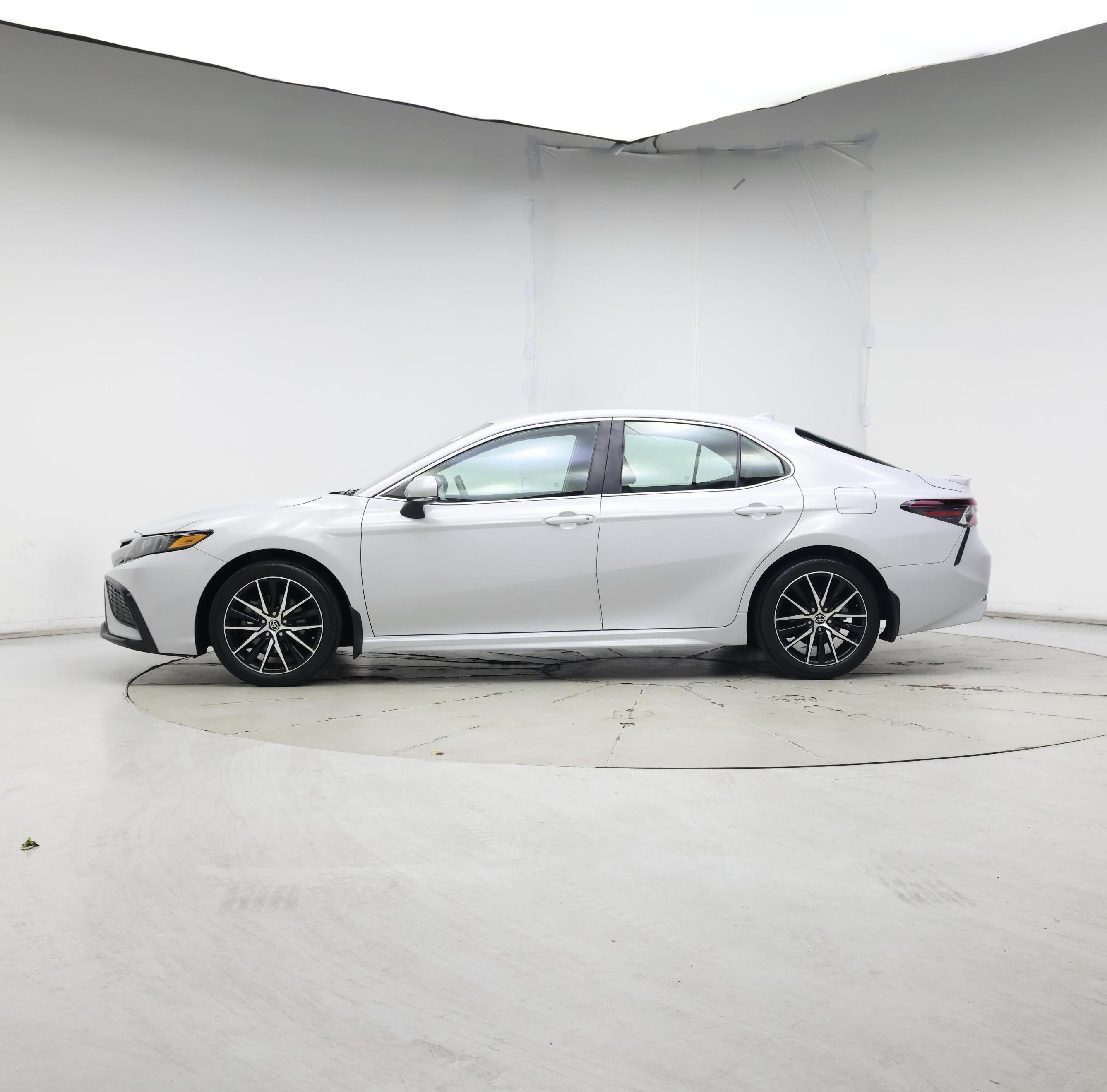 Thumbnail: 2022 Toyota Camry - 3