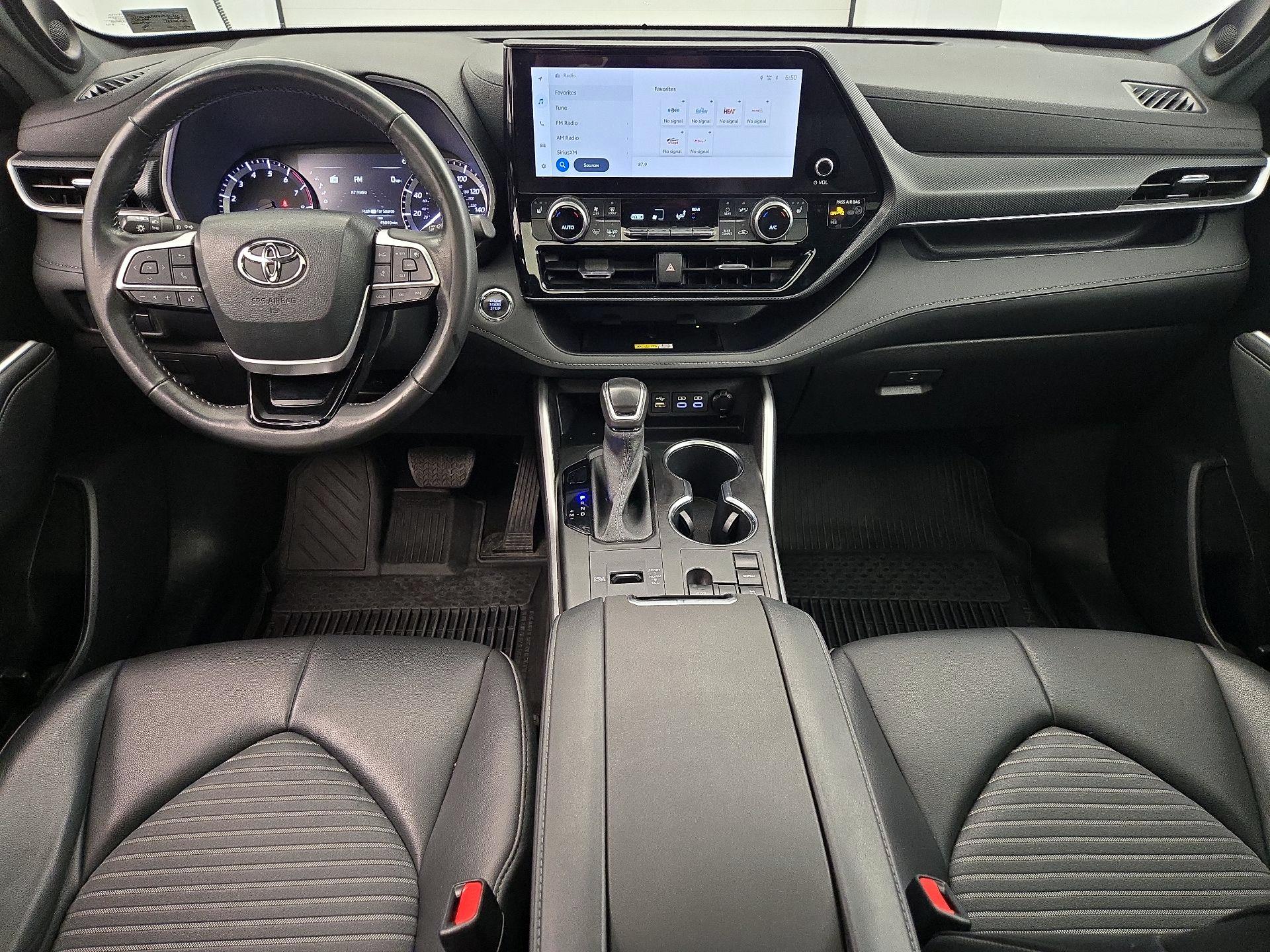 Thumbnail: 2023 Toyota Highlander - 9