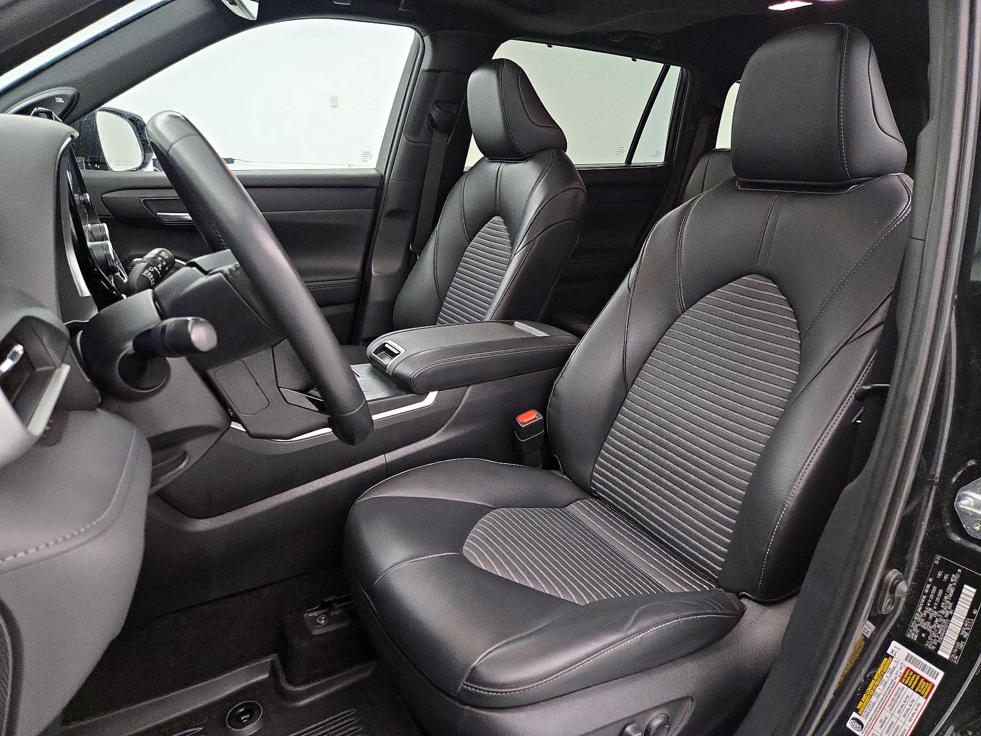 Thumbnail: 2023 Toyota Highlander - 11