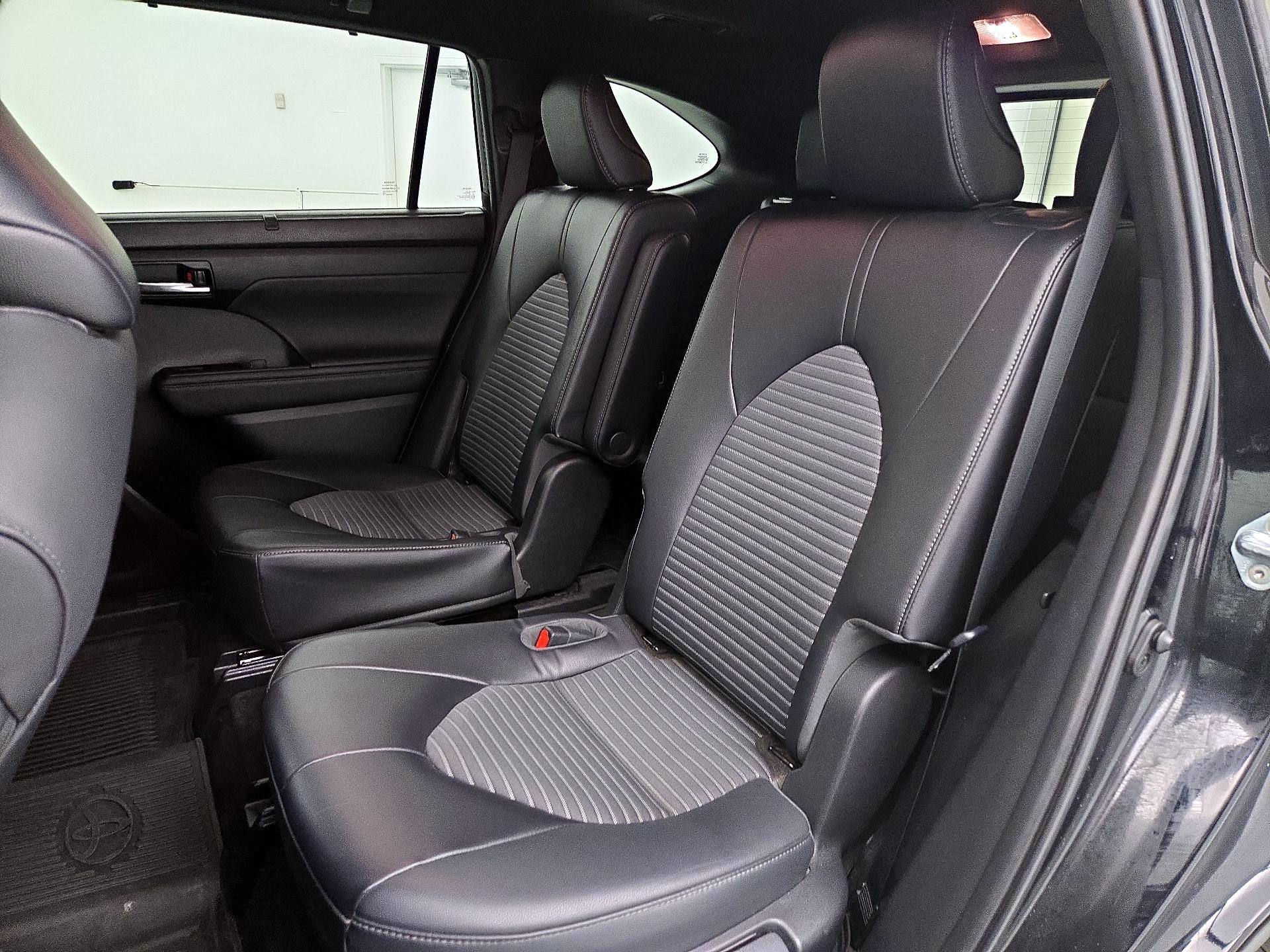 Thumbnail: 2023 Toyota Highlander - 20