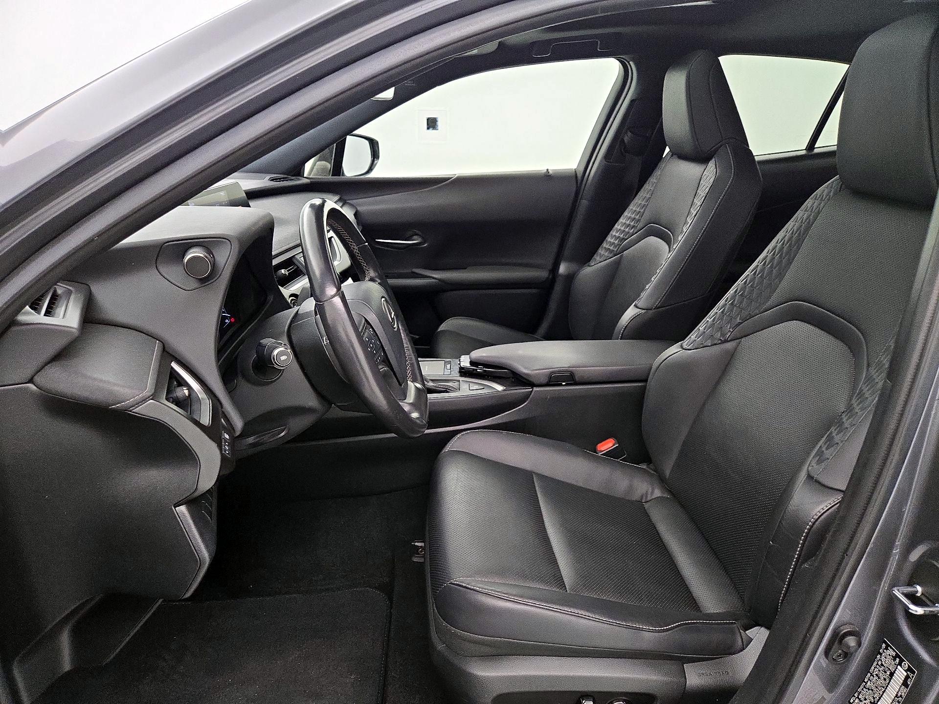 Thumbnail: 2020 Lexus UX - 11