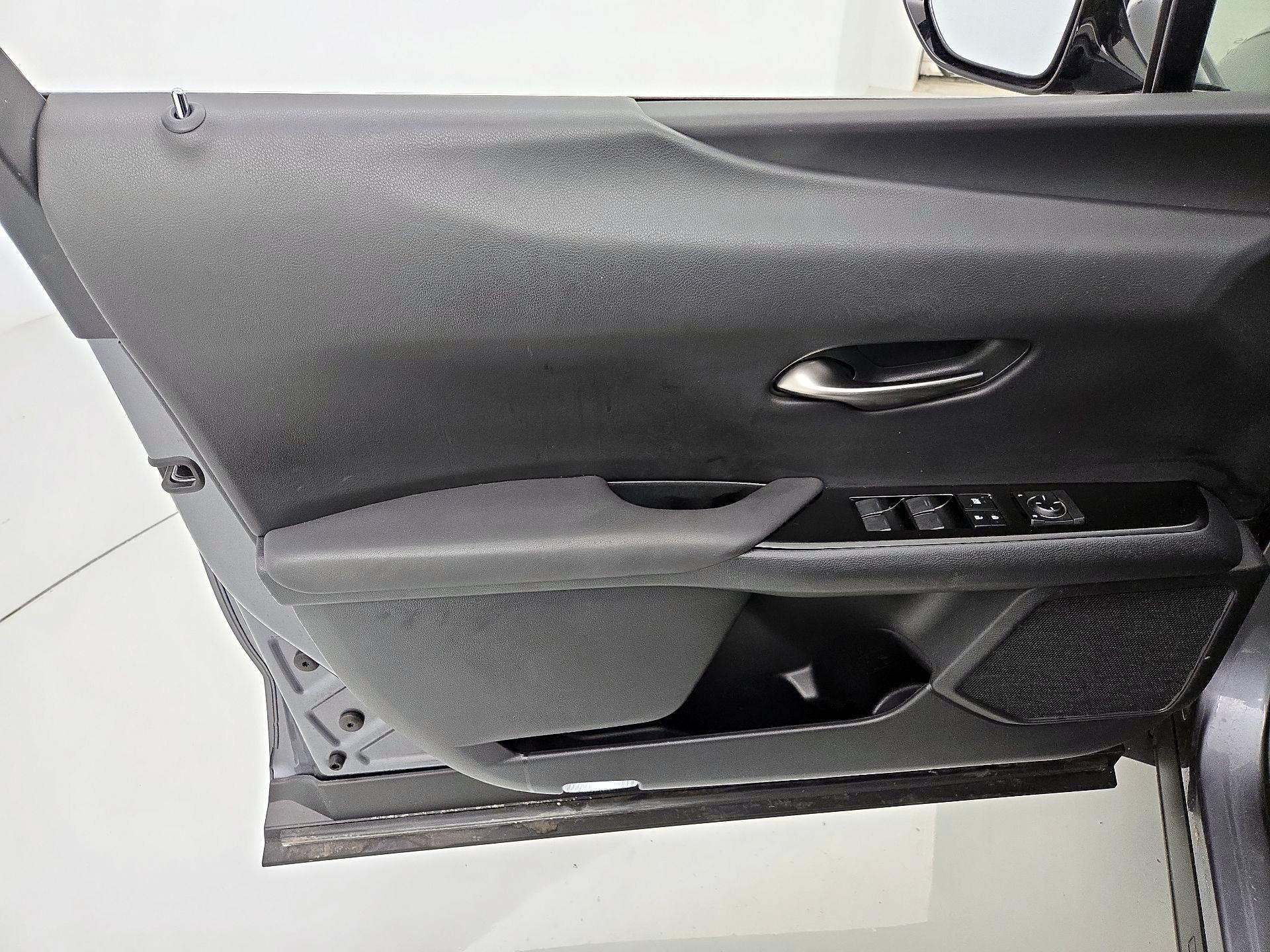 Thumbnail: 2020 Lexus UX - 12