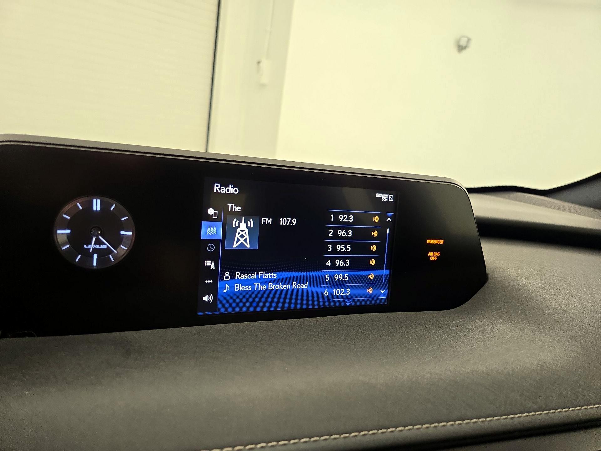 Thumbnail: 2020 Lexus UX - 15