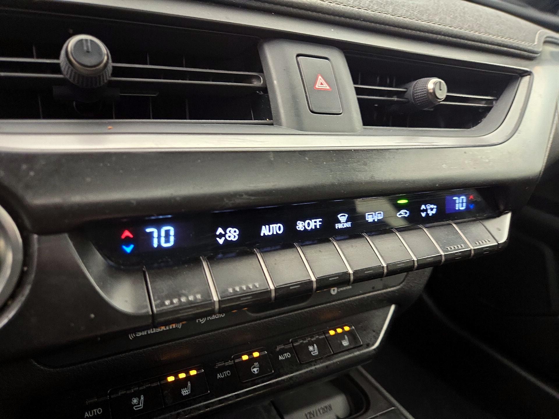 Thumbnail: 2020 Lexus UX - 16