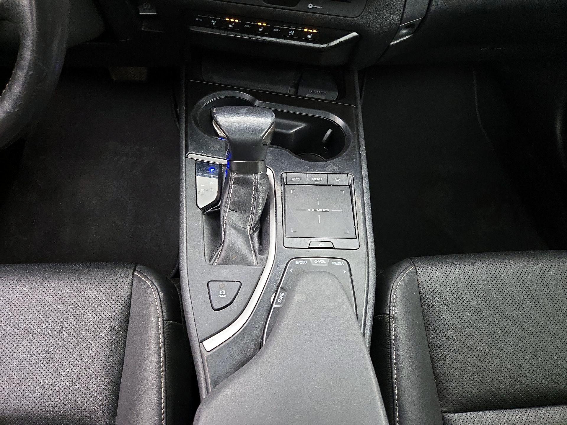 Thumbnail: 2020 Lexus UX - 17