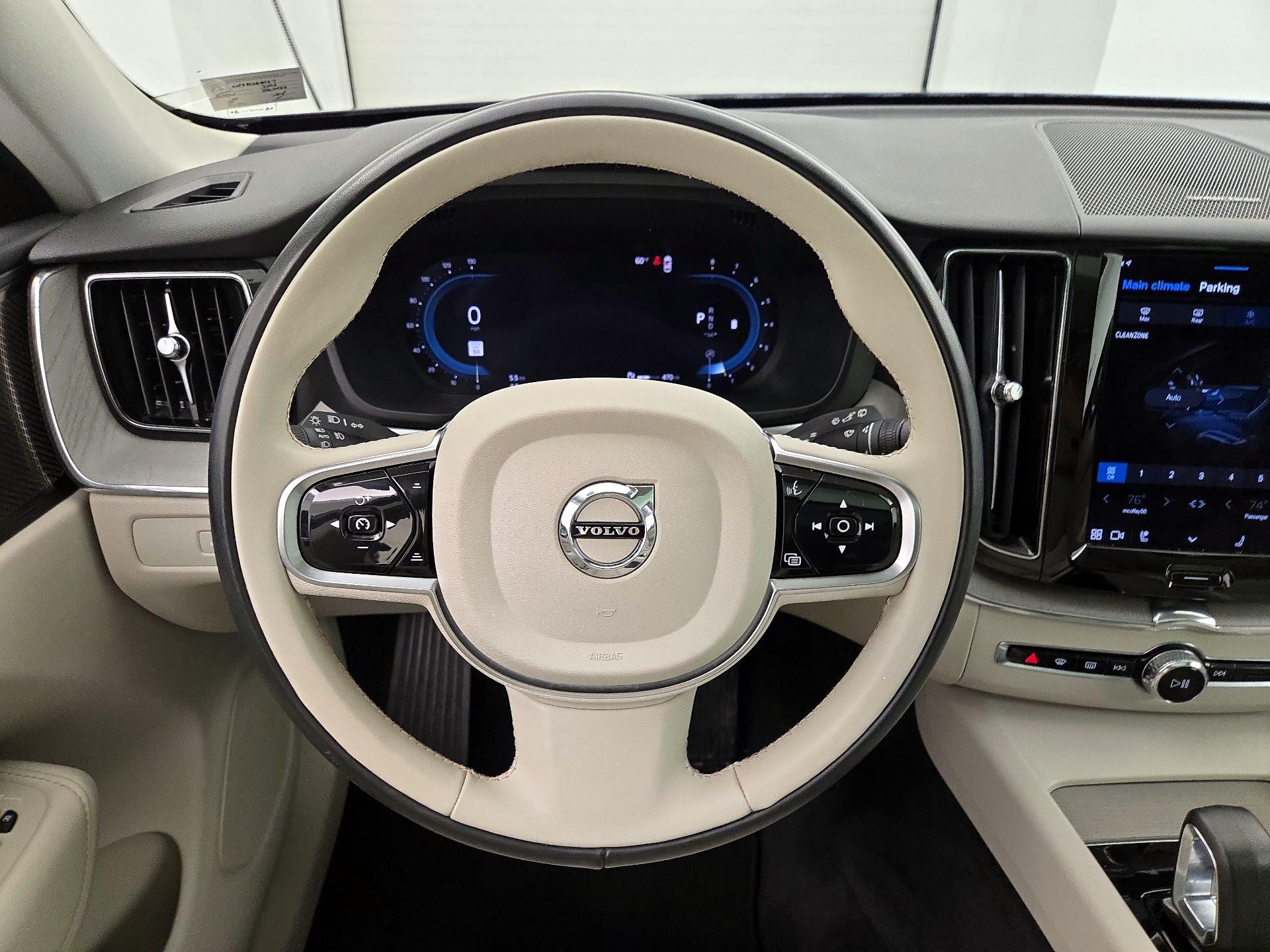 Thumbnail: 2023 Volvo XC60 - 10