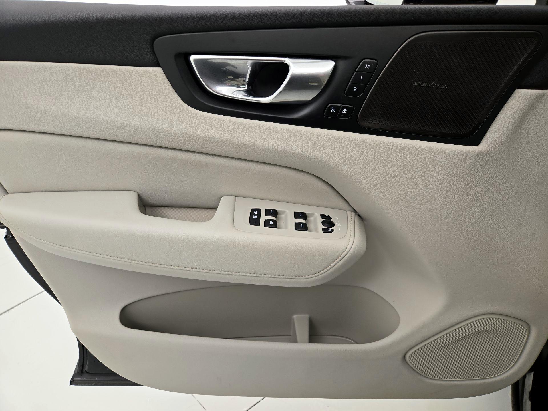 Thumbnail: 2023 Volvo XC60 - 12