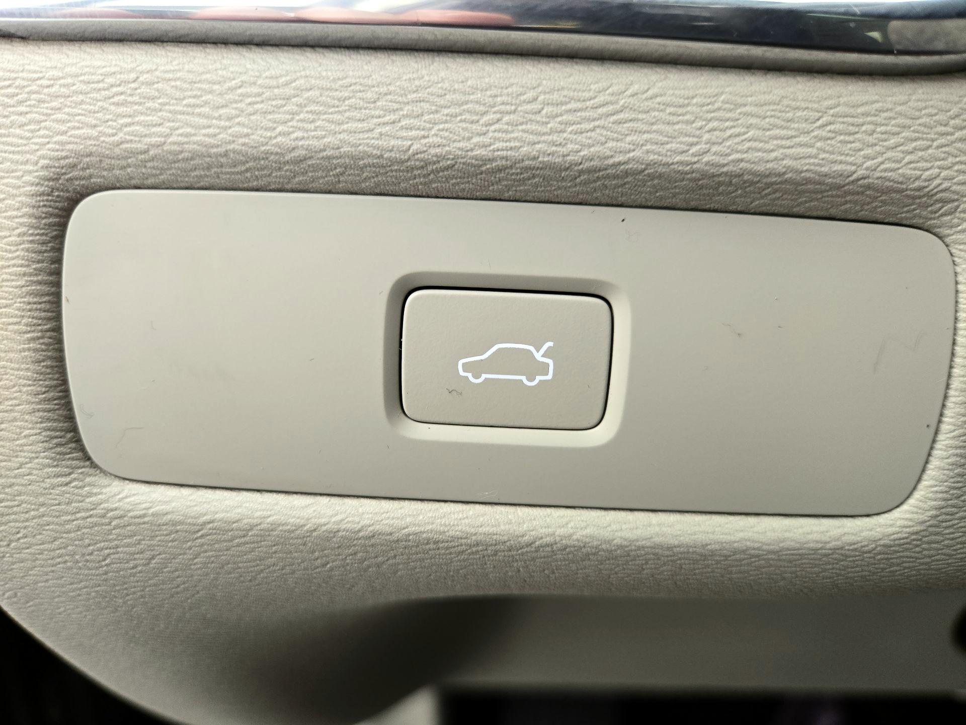 Thumbnail: 2023 Volvo XC60 - 13