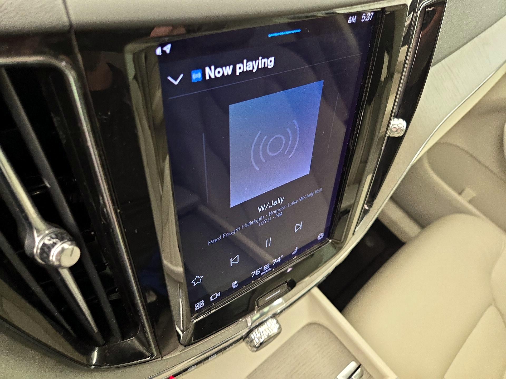 Thumbnail: 2023 Volvo XC60 - 16