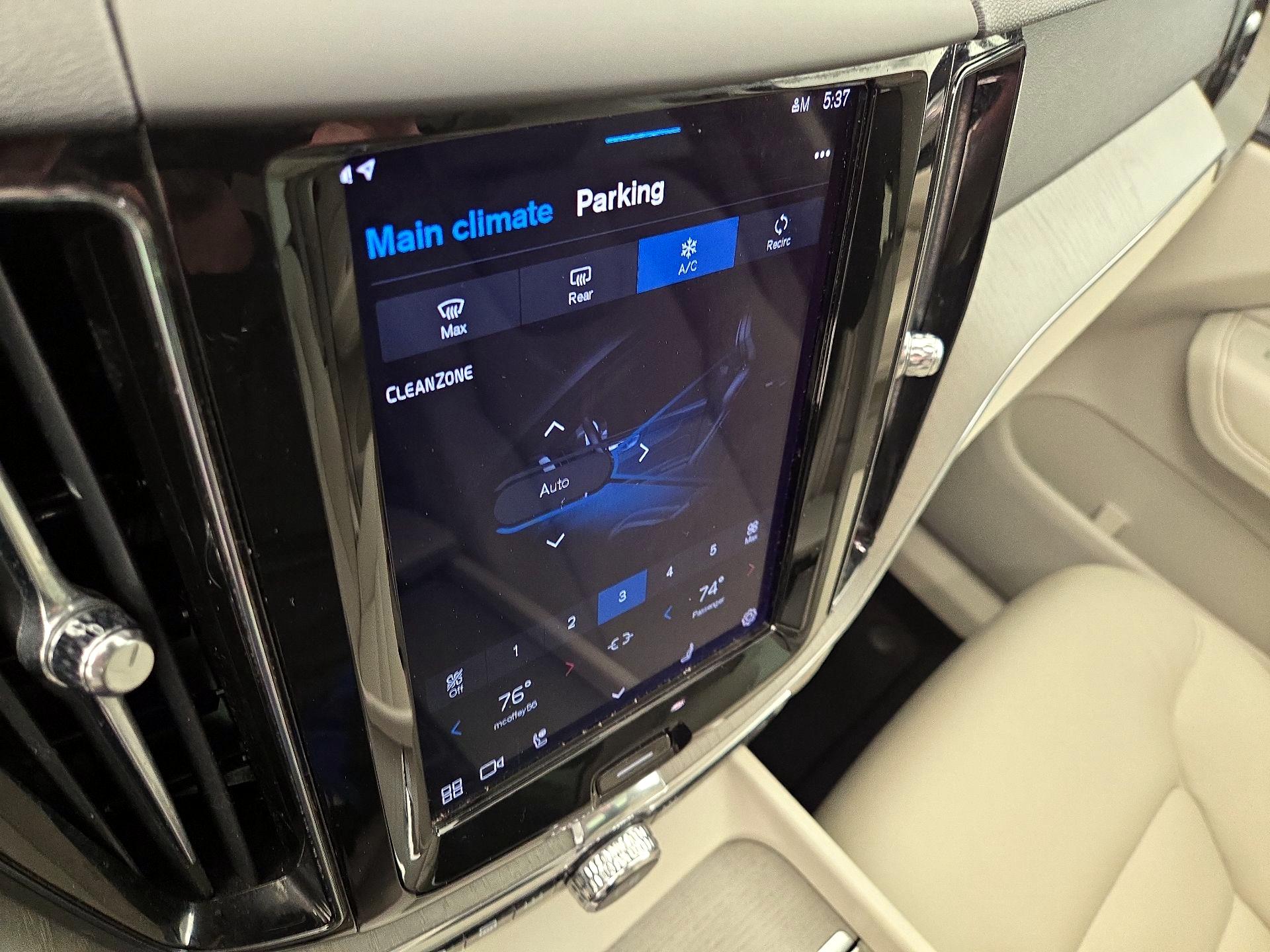 Thumbnail: 2023 Volvo XC60 - 17