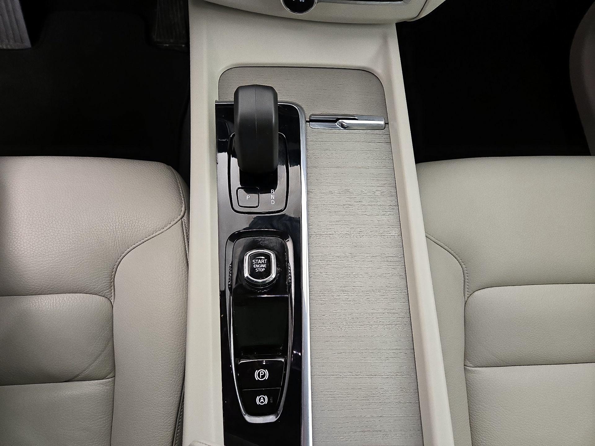 Thumbnail: 2023 Volvo XC60 - 18