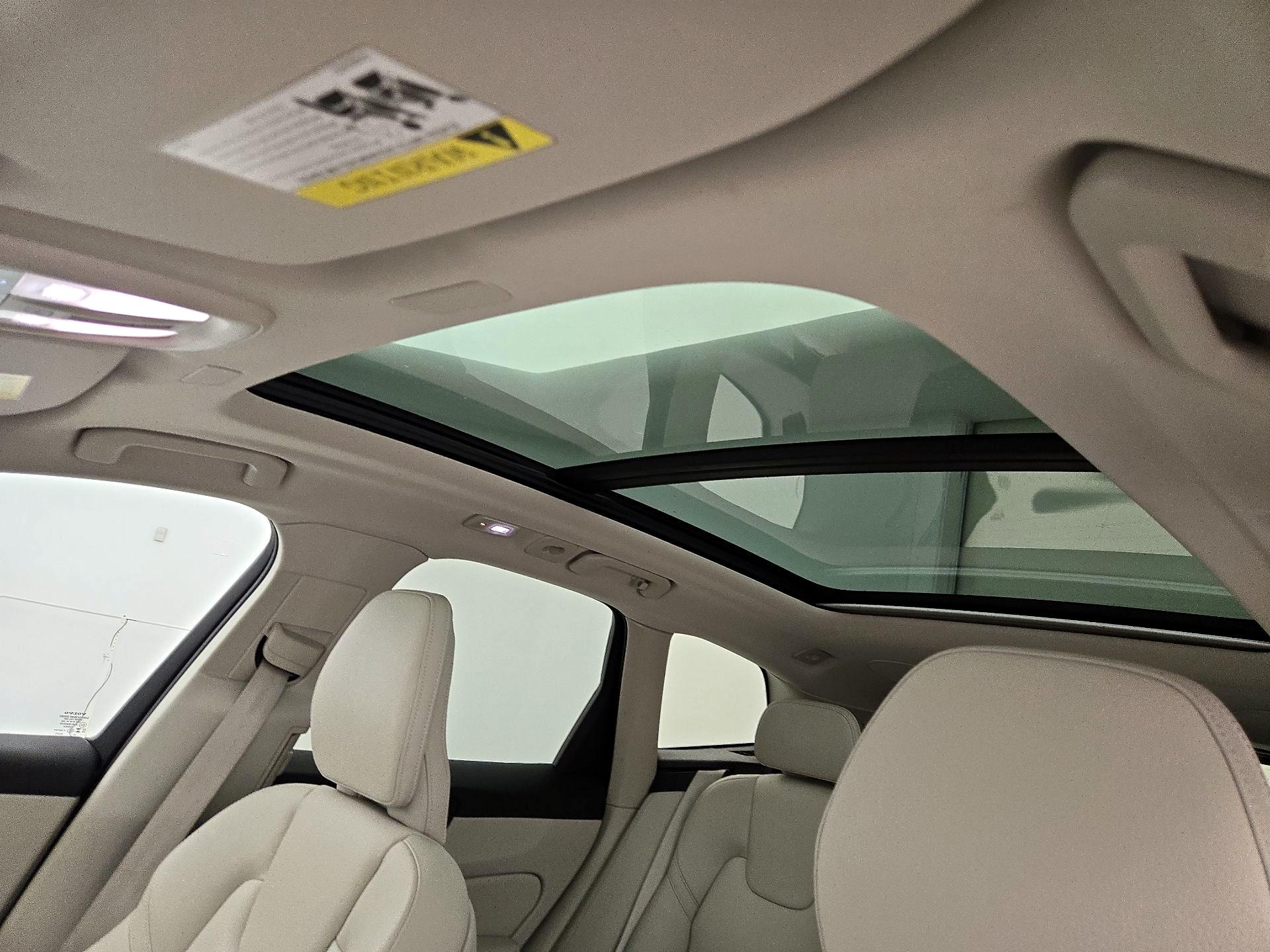 Thumbnail: 2023 Volvo XC60 - 20