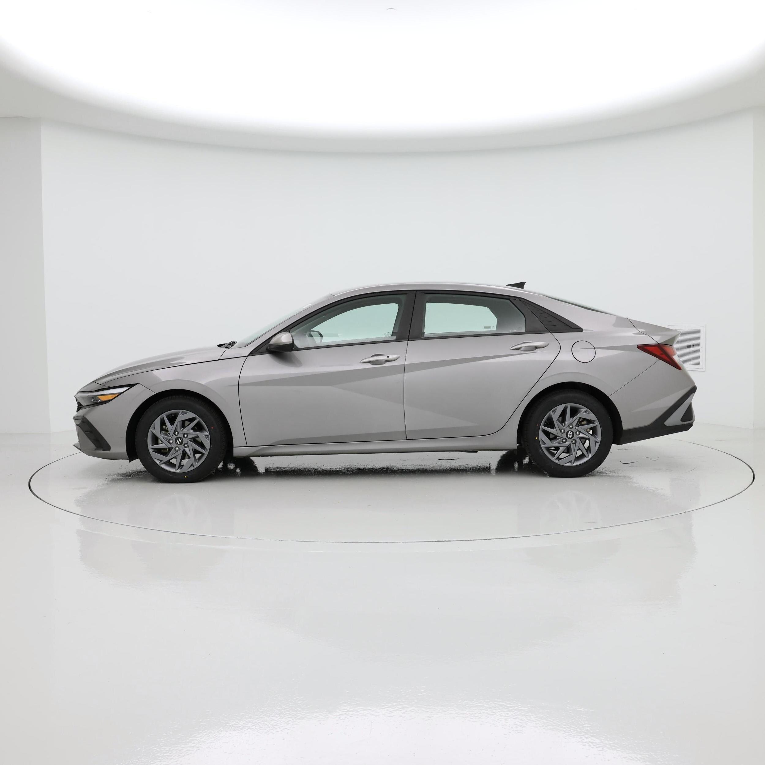 Thumbnail: 2024 Hyundai Elantra - 3