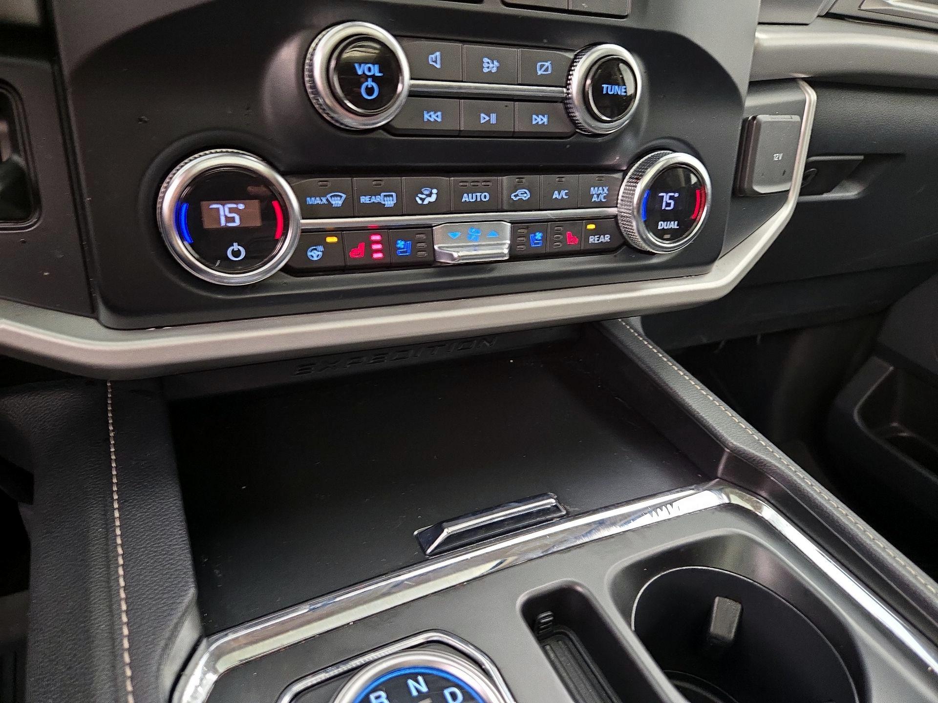 Thumbnail: 2022 Ford Expedition - 17