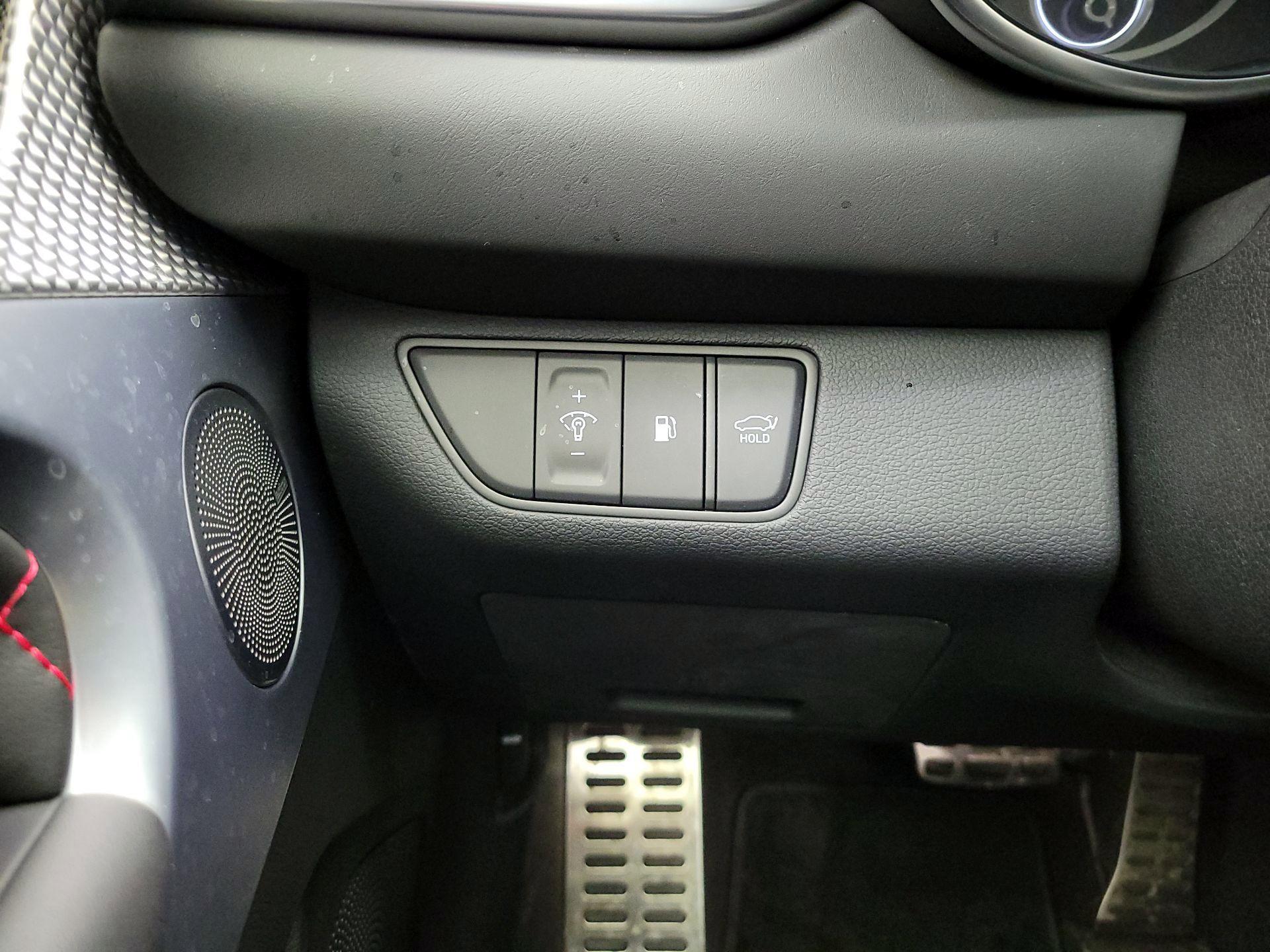 Thumbnail: 2023 Genesis G70 - 13